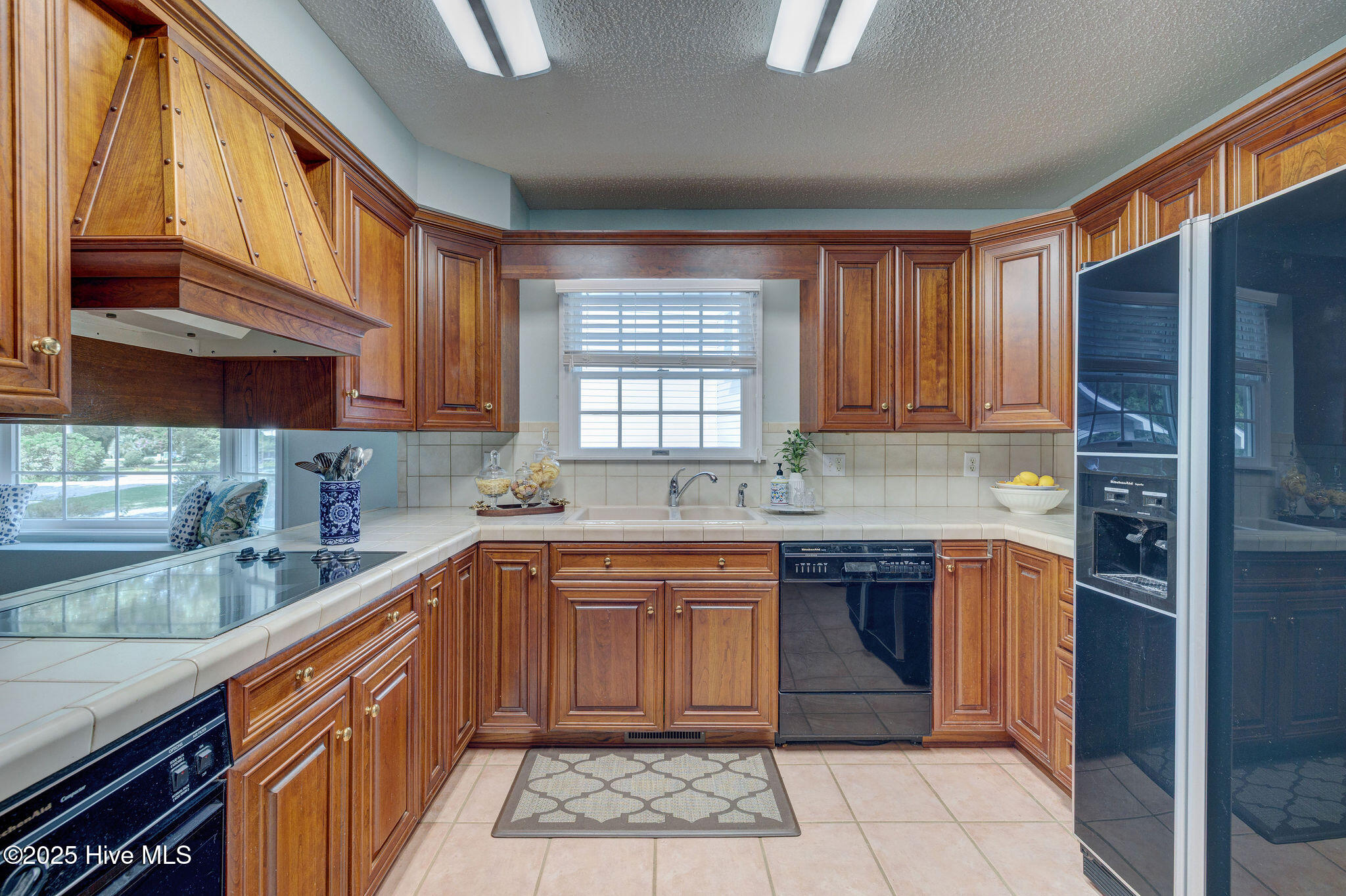 100519748 | Photo 34