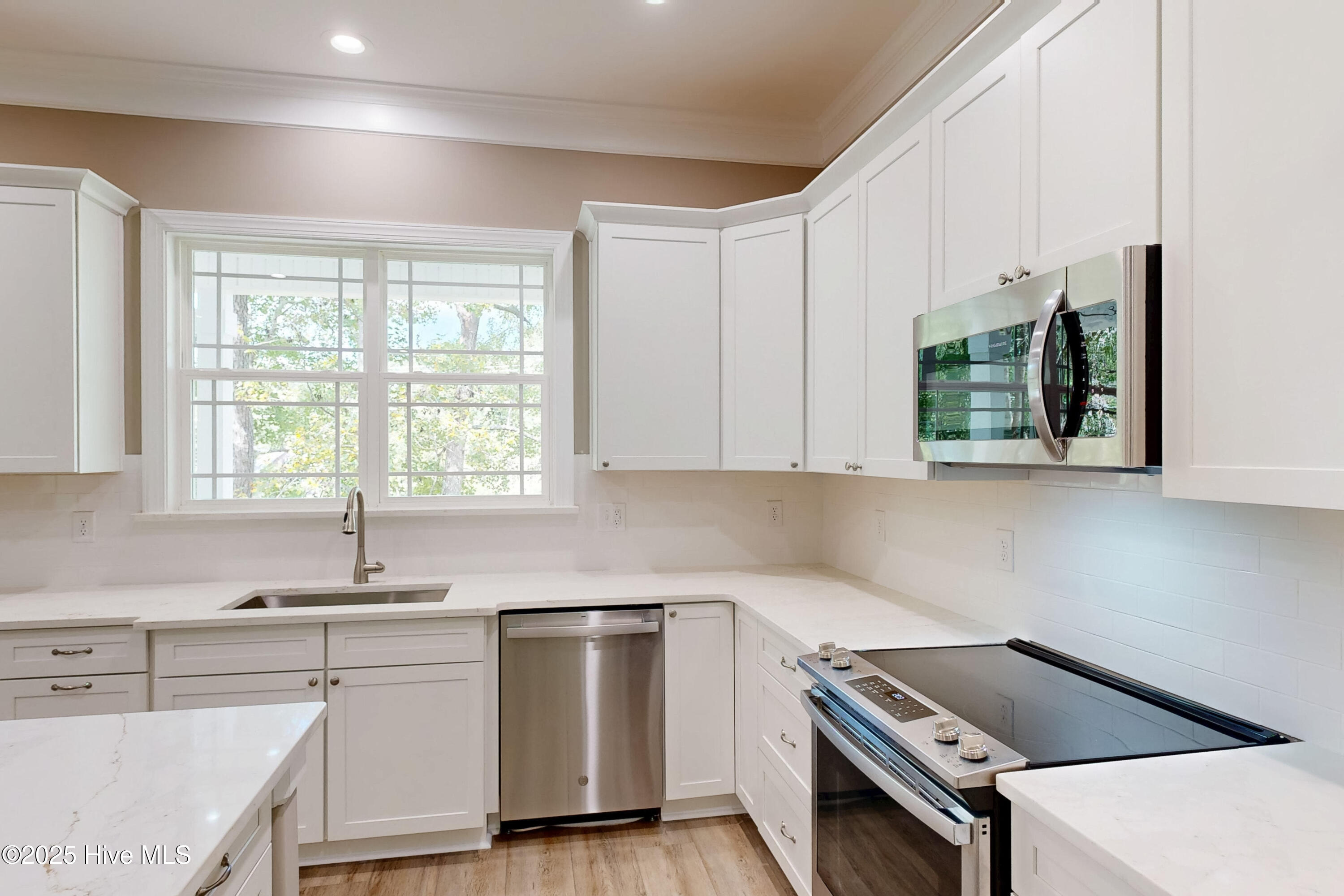 100534156 | Photo 11