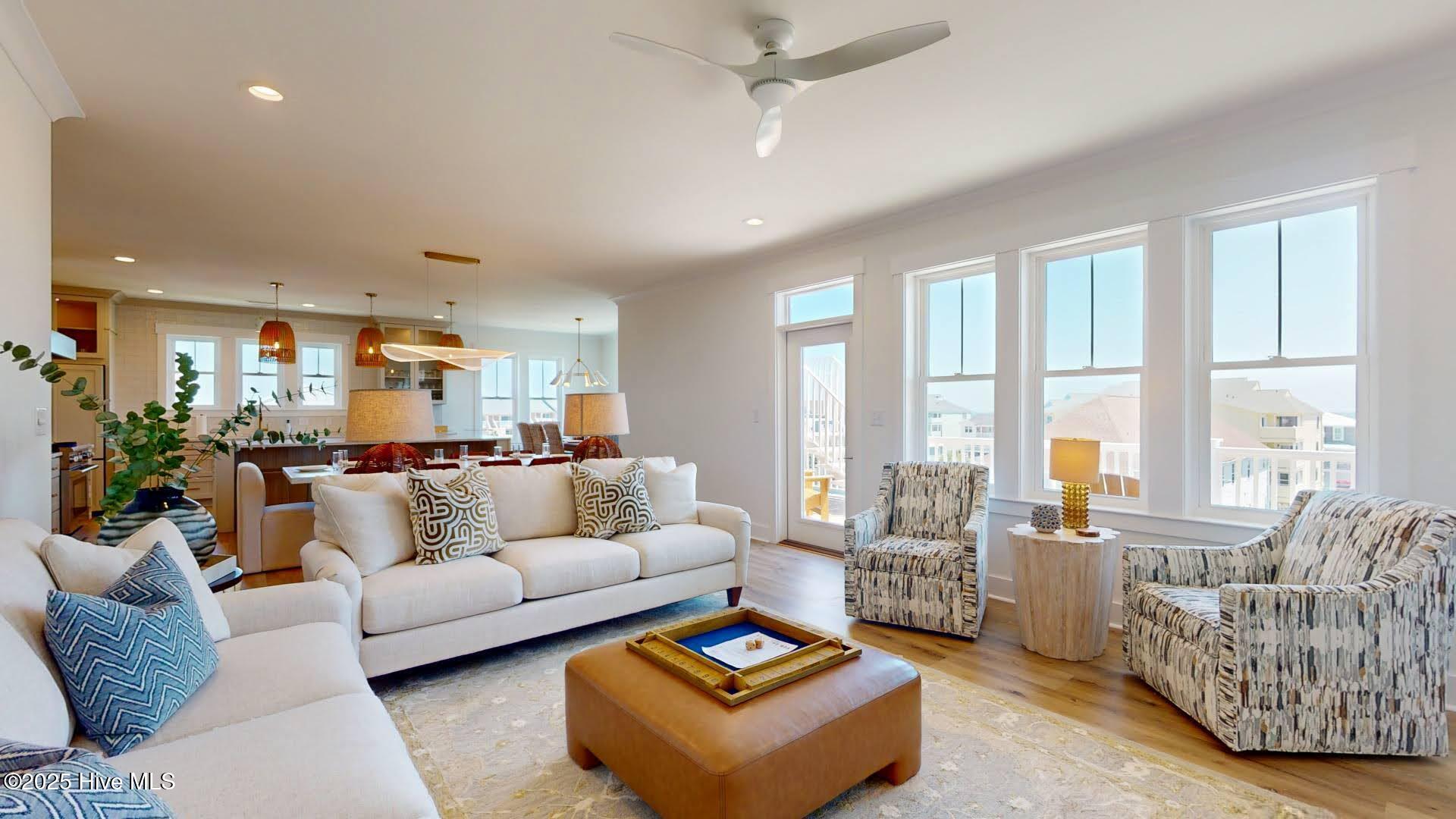 100560716 | Photo 37