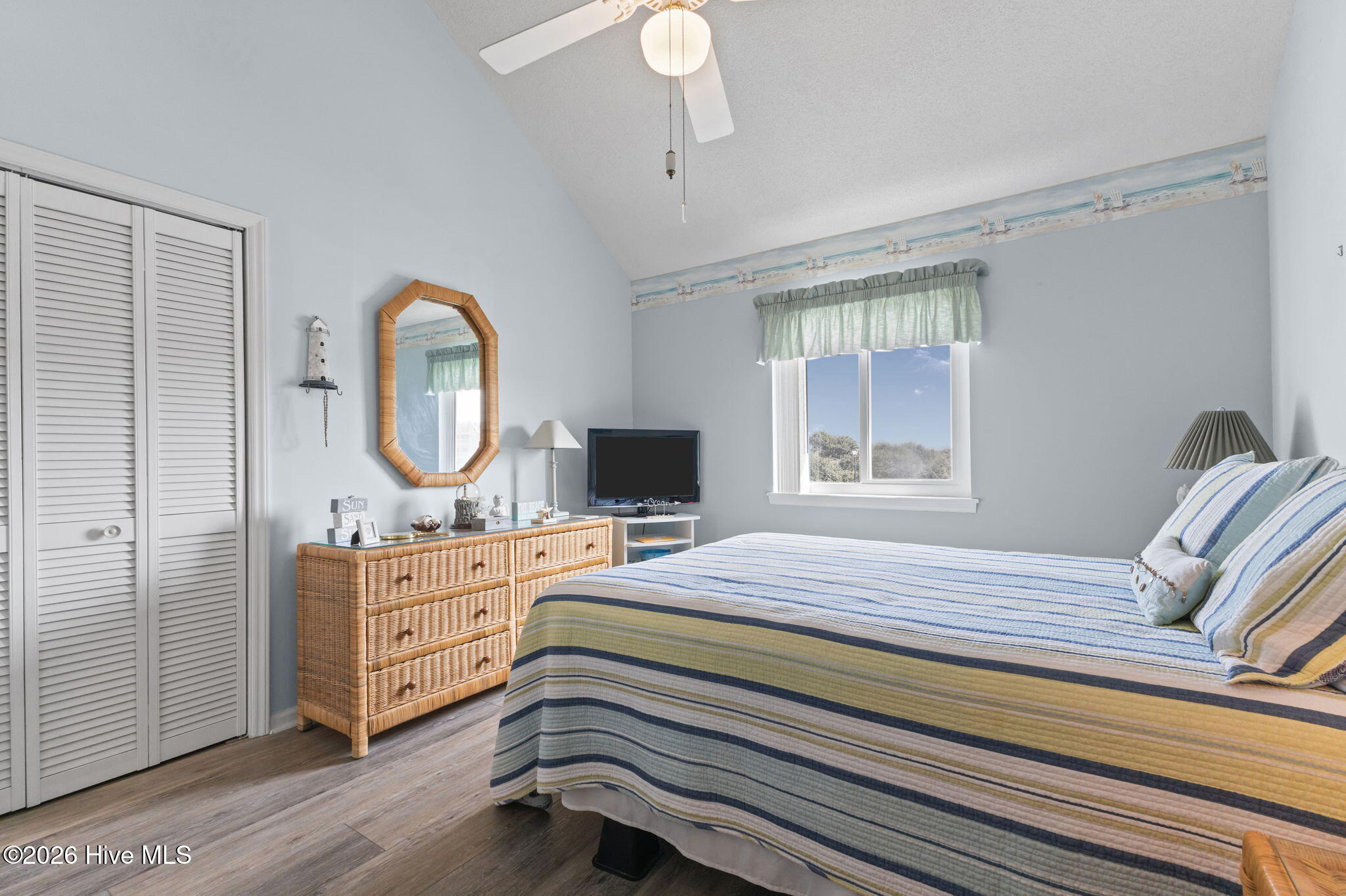 100559007 | Photo 13