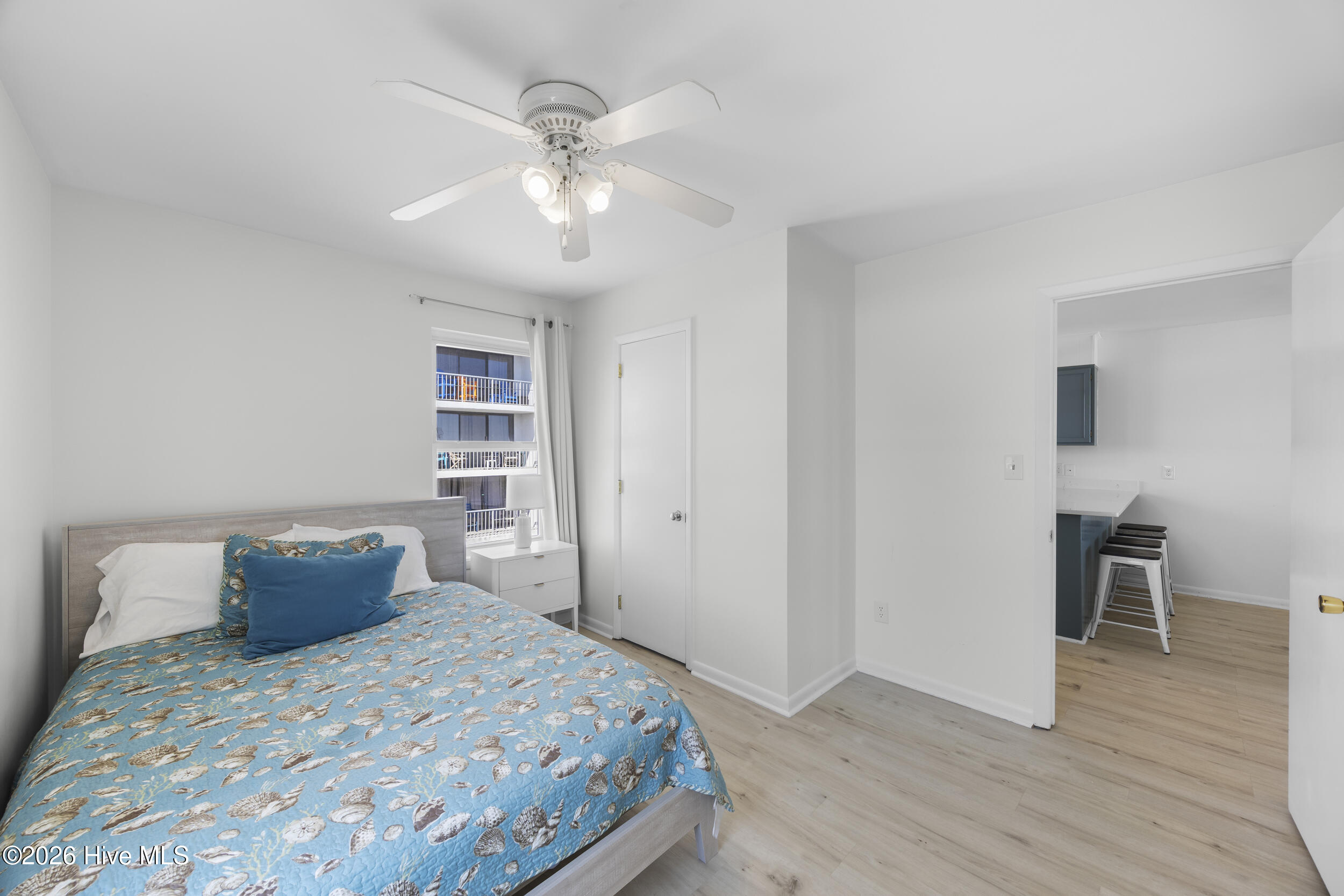 100561648 | Photo 35