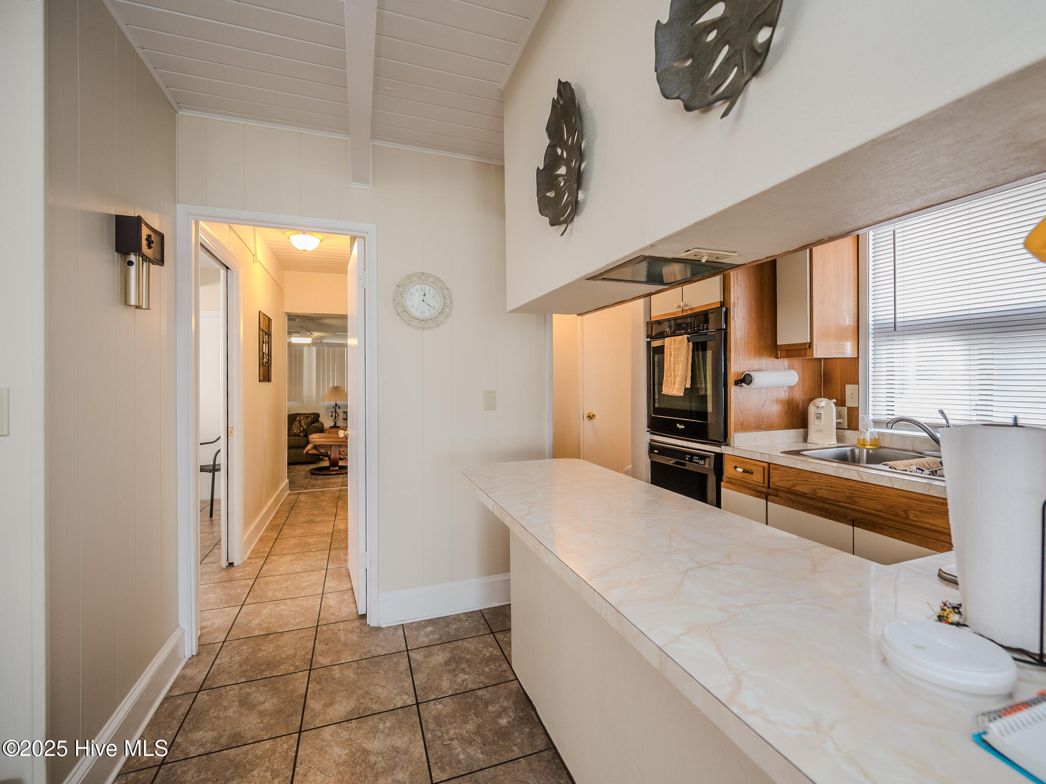 100560195 | Photo 16