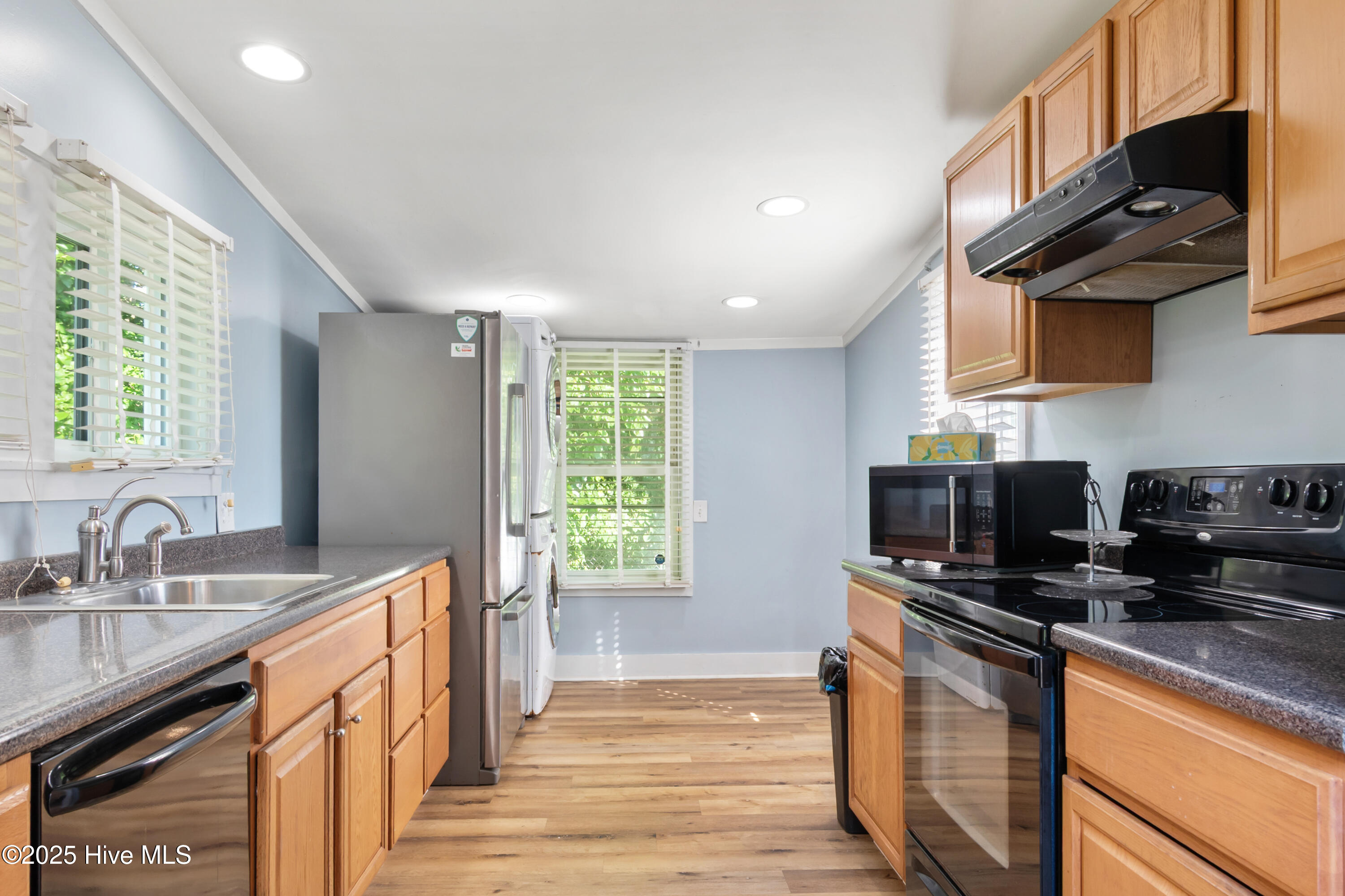 100551187 | Photo 11