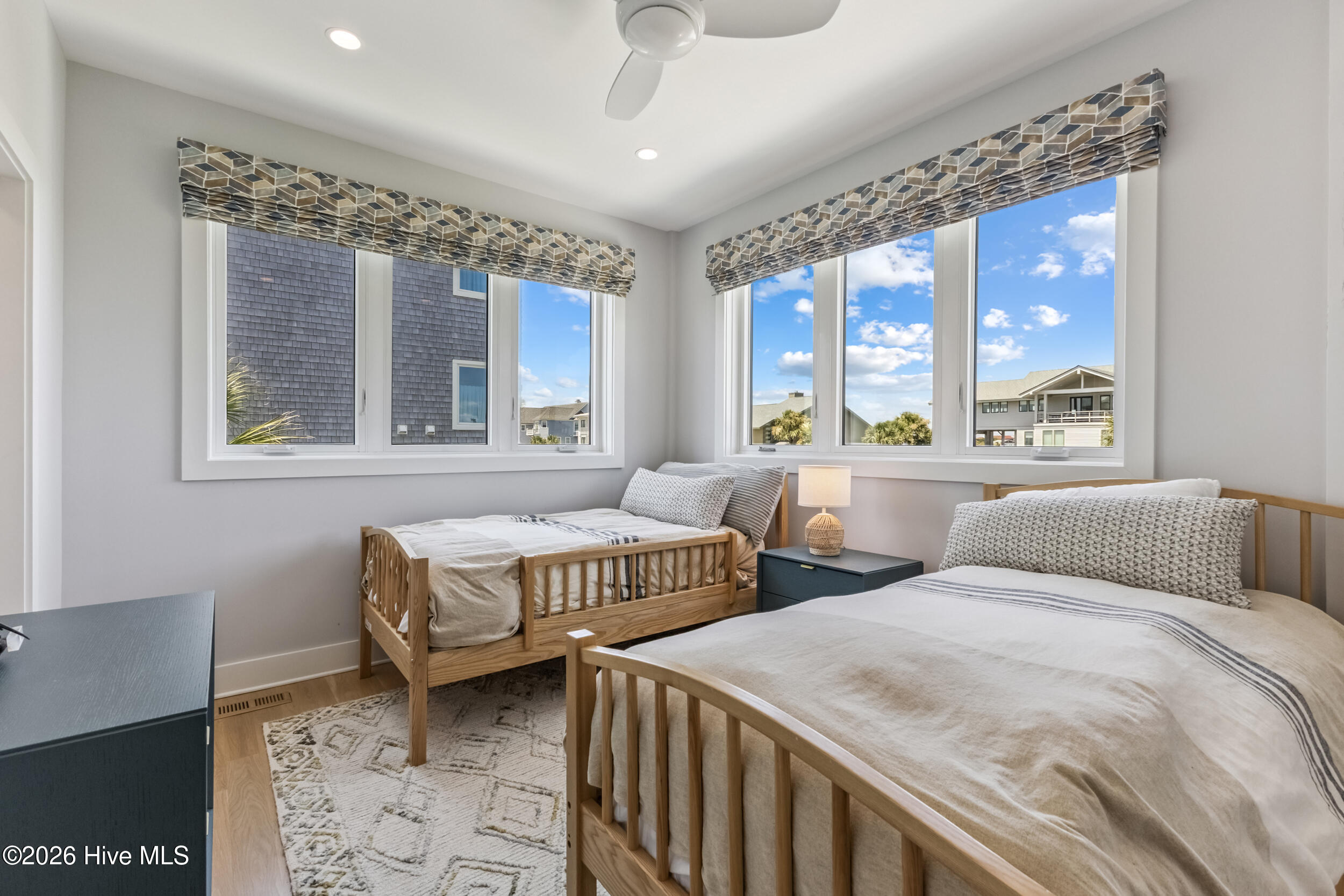 100560711 | Photo 32