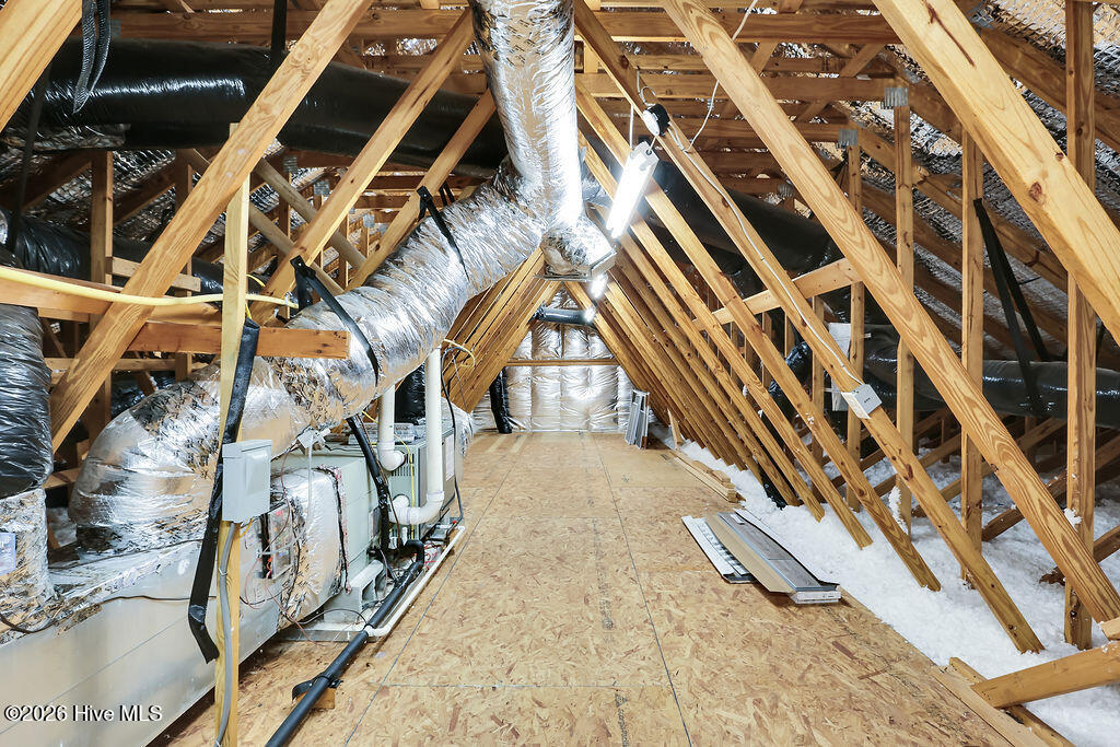 100548295 | Photo 48