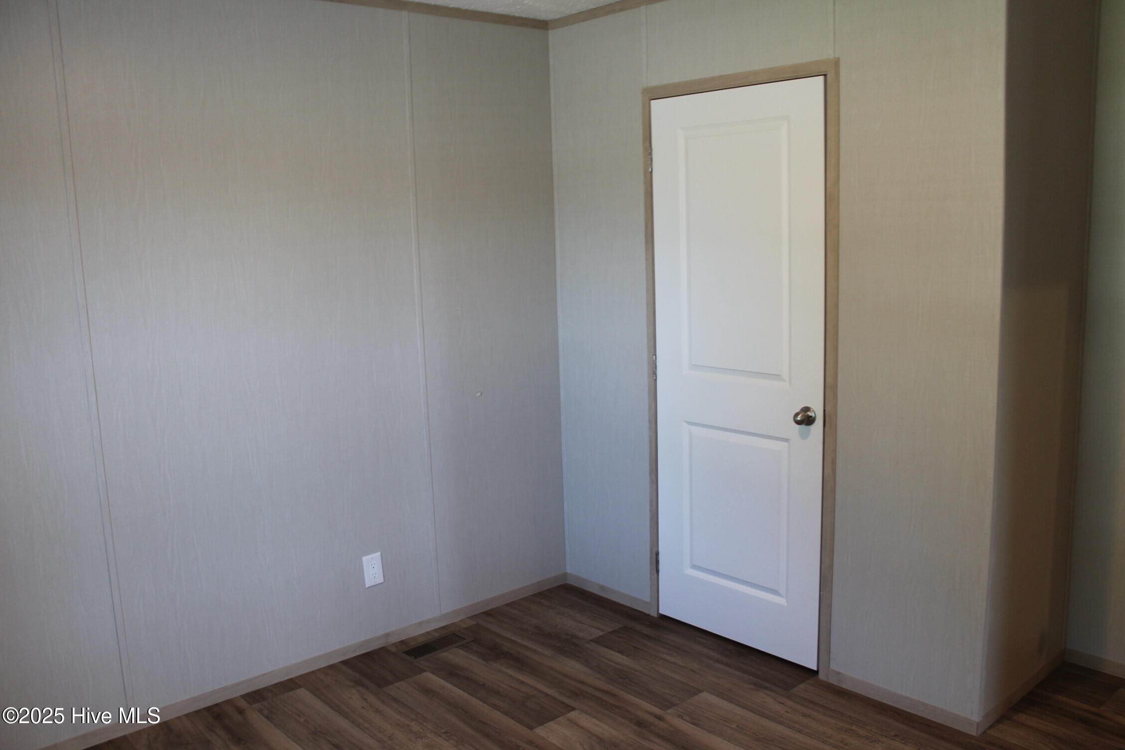 100528403 | Photo 45