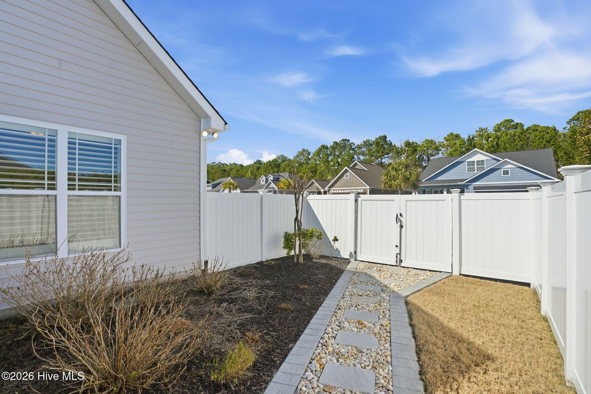 100559439 | Photo 78