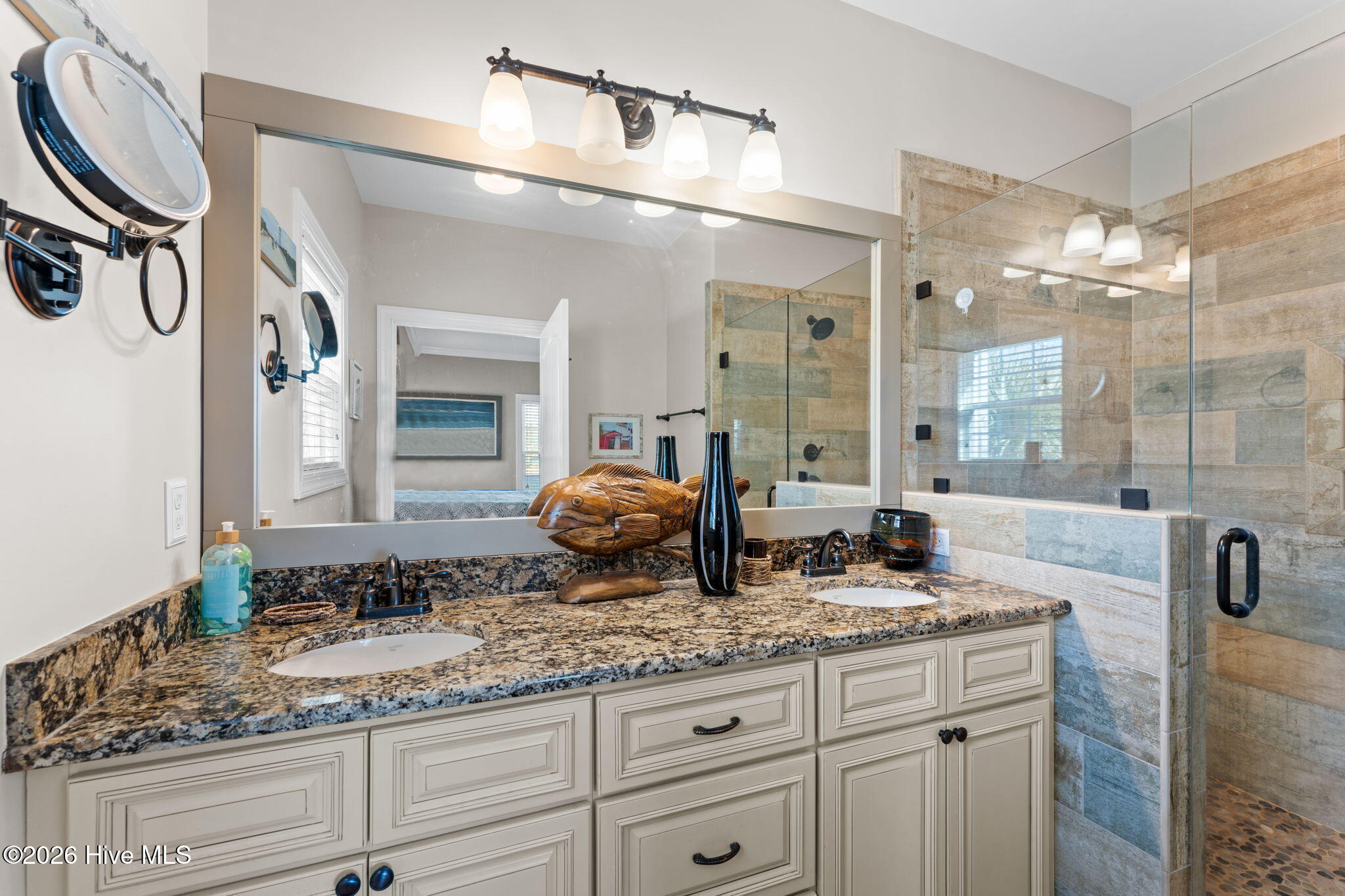 100553257 | Photo 13