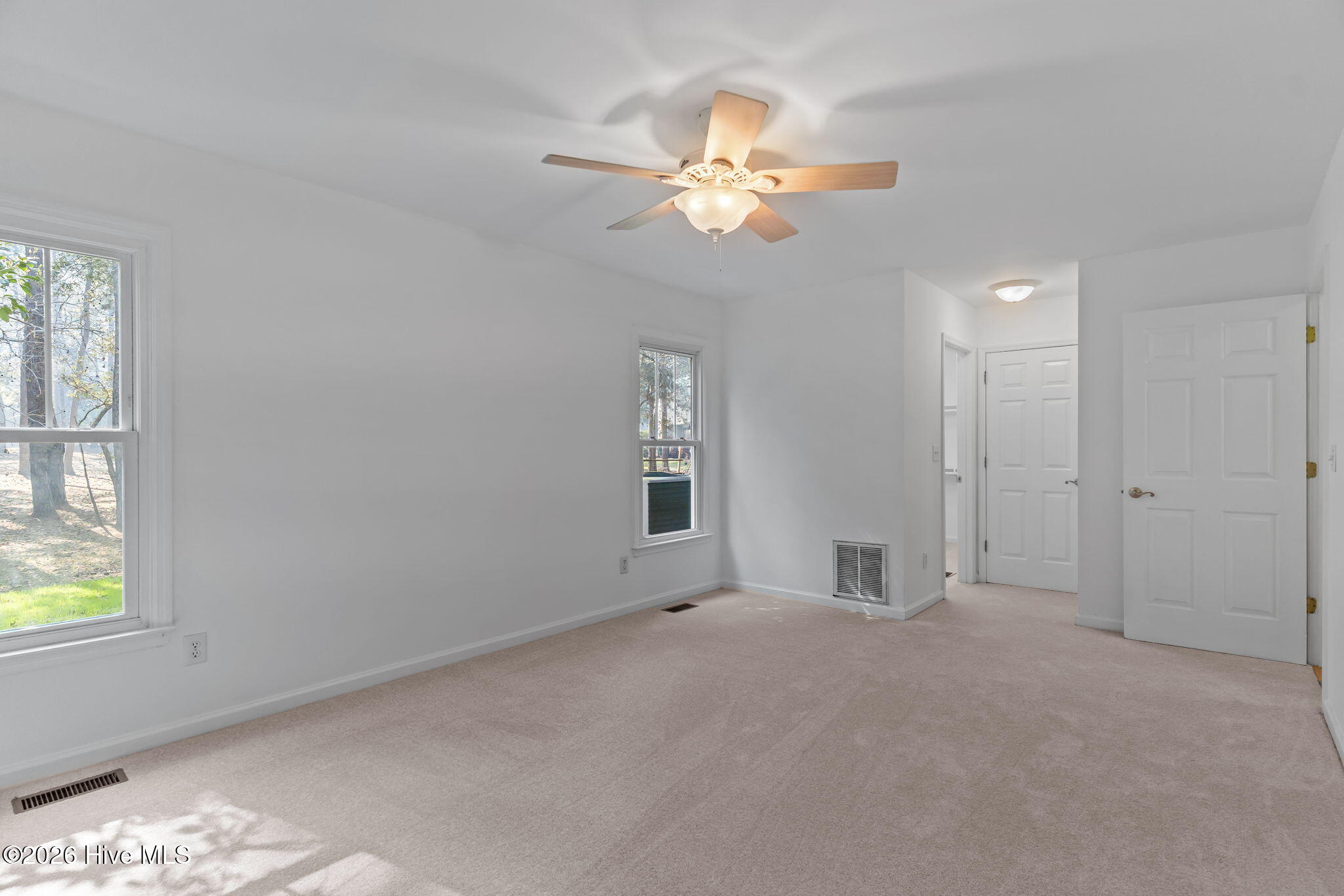 100562796 | Photo 24