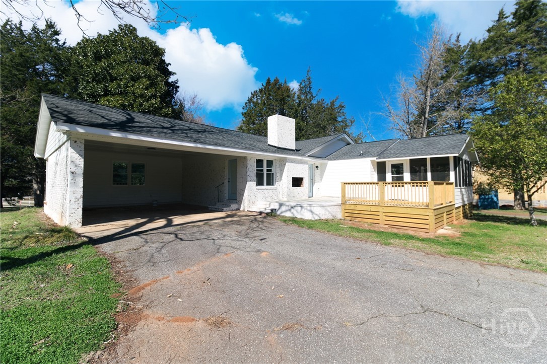 Property at 100 Williamsburg Lane