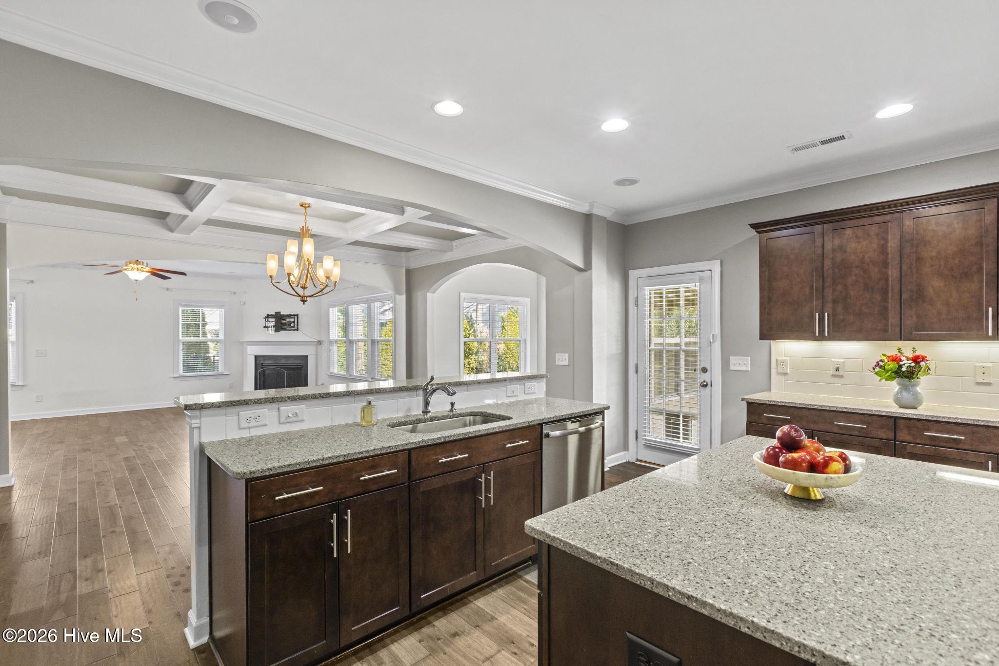 100554493 | Photo 18