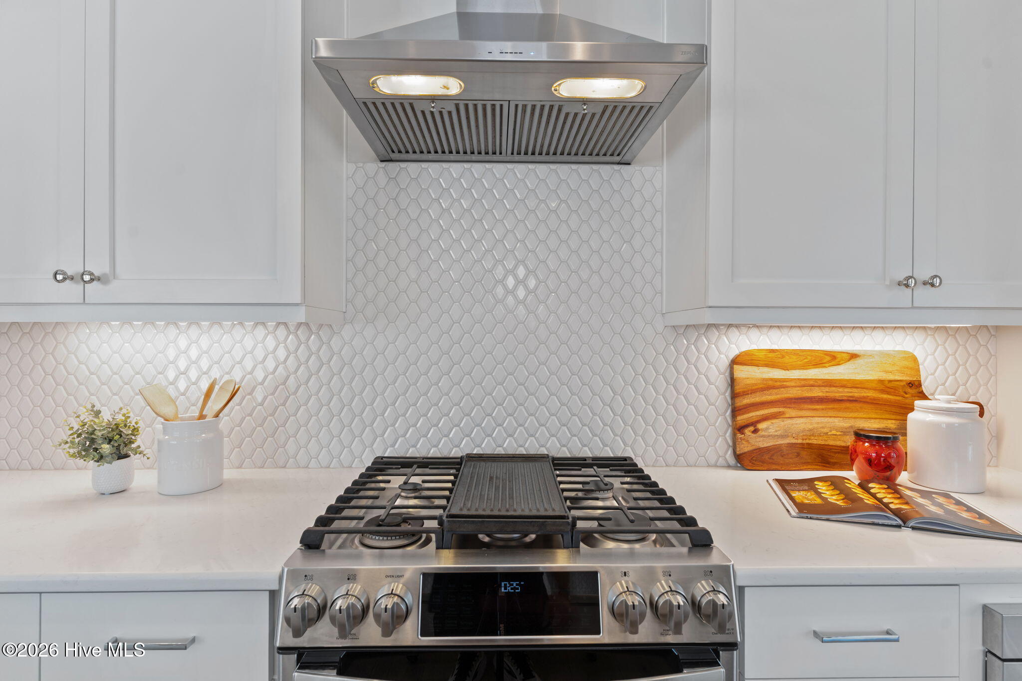 100568555 | Photo 11