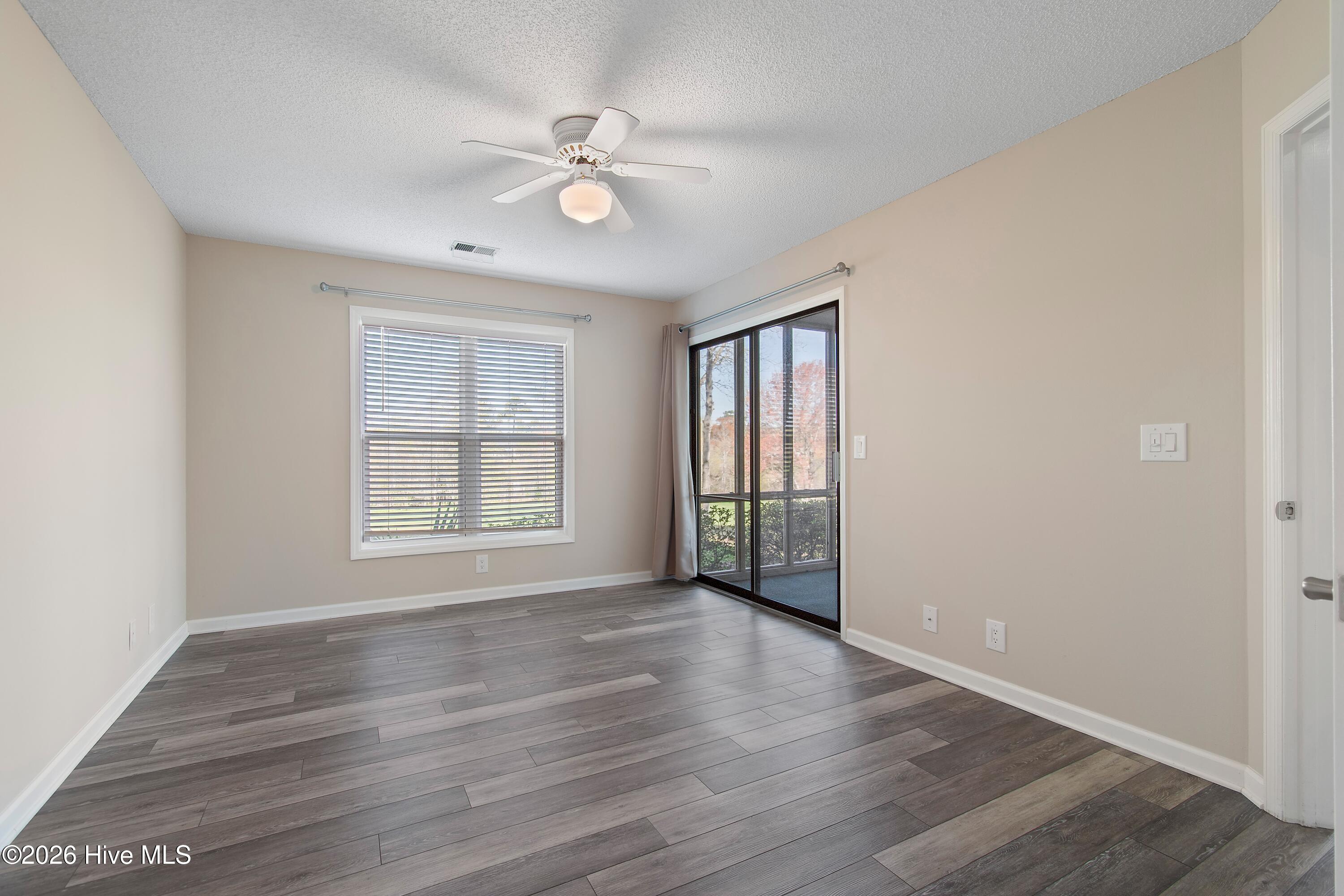 100562302 | Photo 14