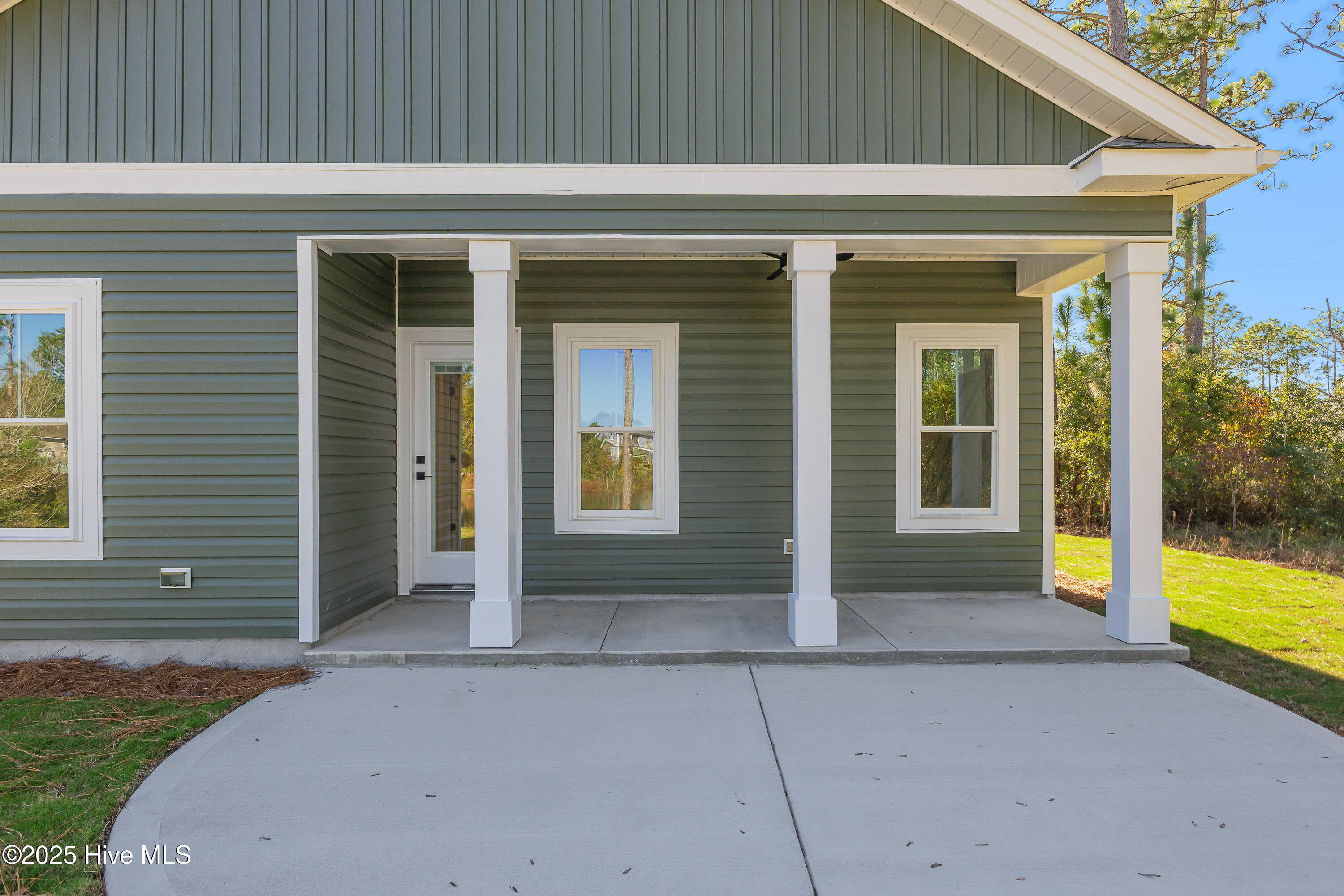 100533069 | Photo 34