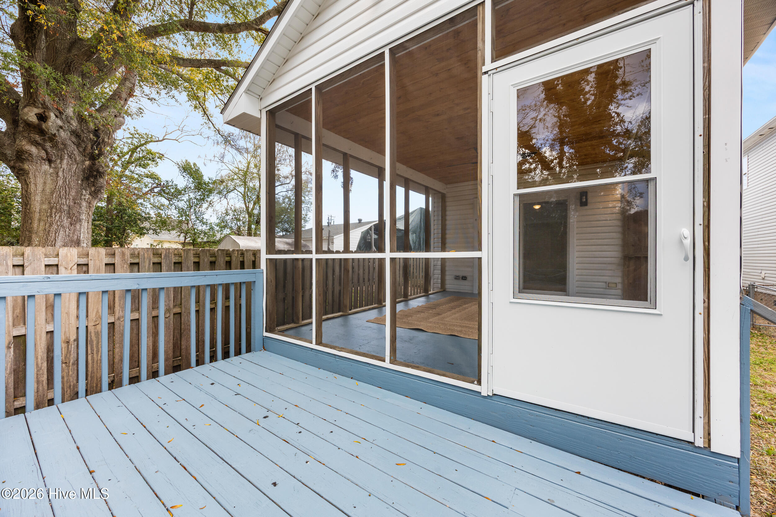 100558916 | Photo 37