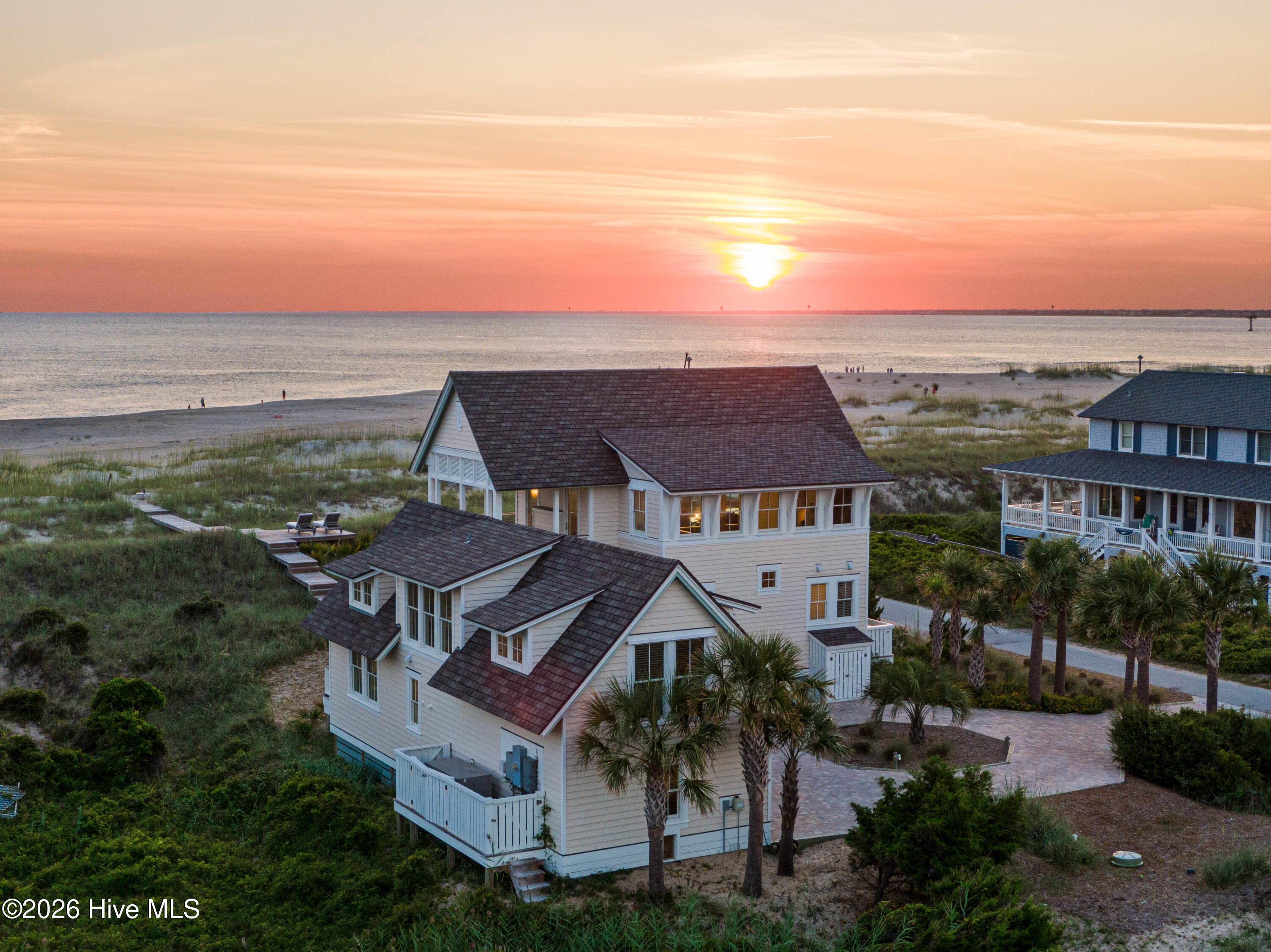 100569964 | Photo 52