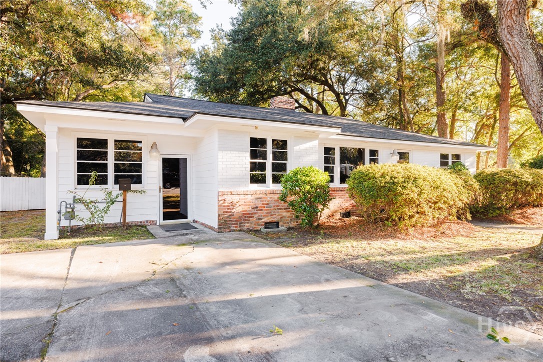 Homes for sale in Savannah, GA | 112 E Derenne Ave, Savannah, GA 31405 | MLS# SA343221