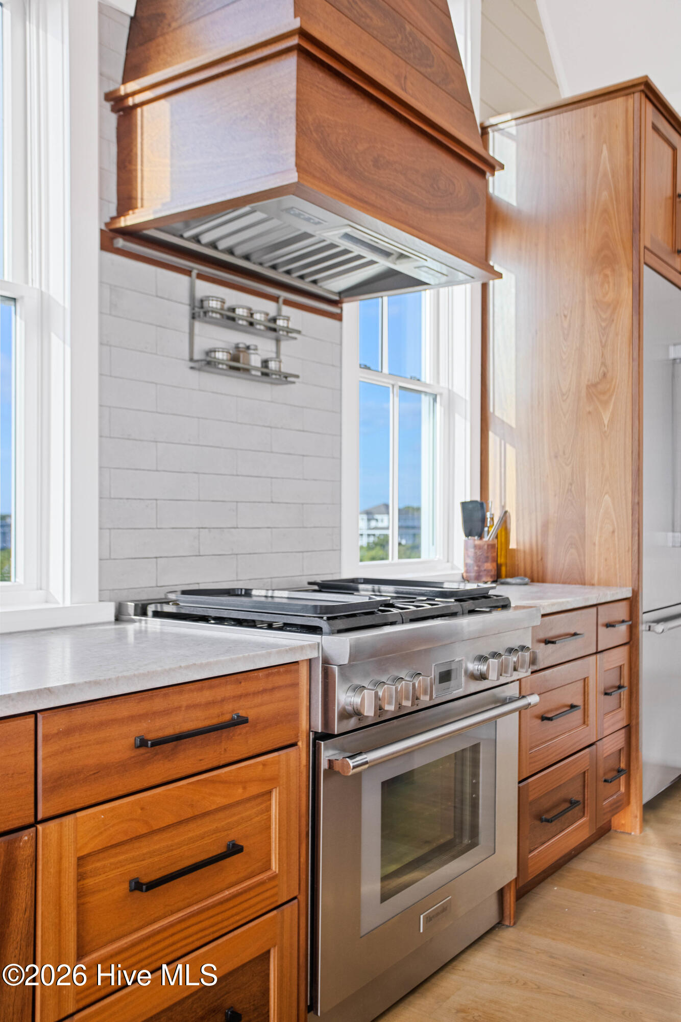 100569964 | Photo 16