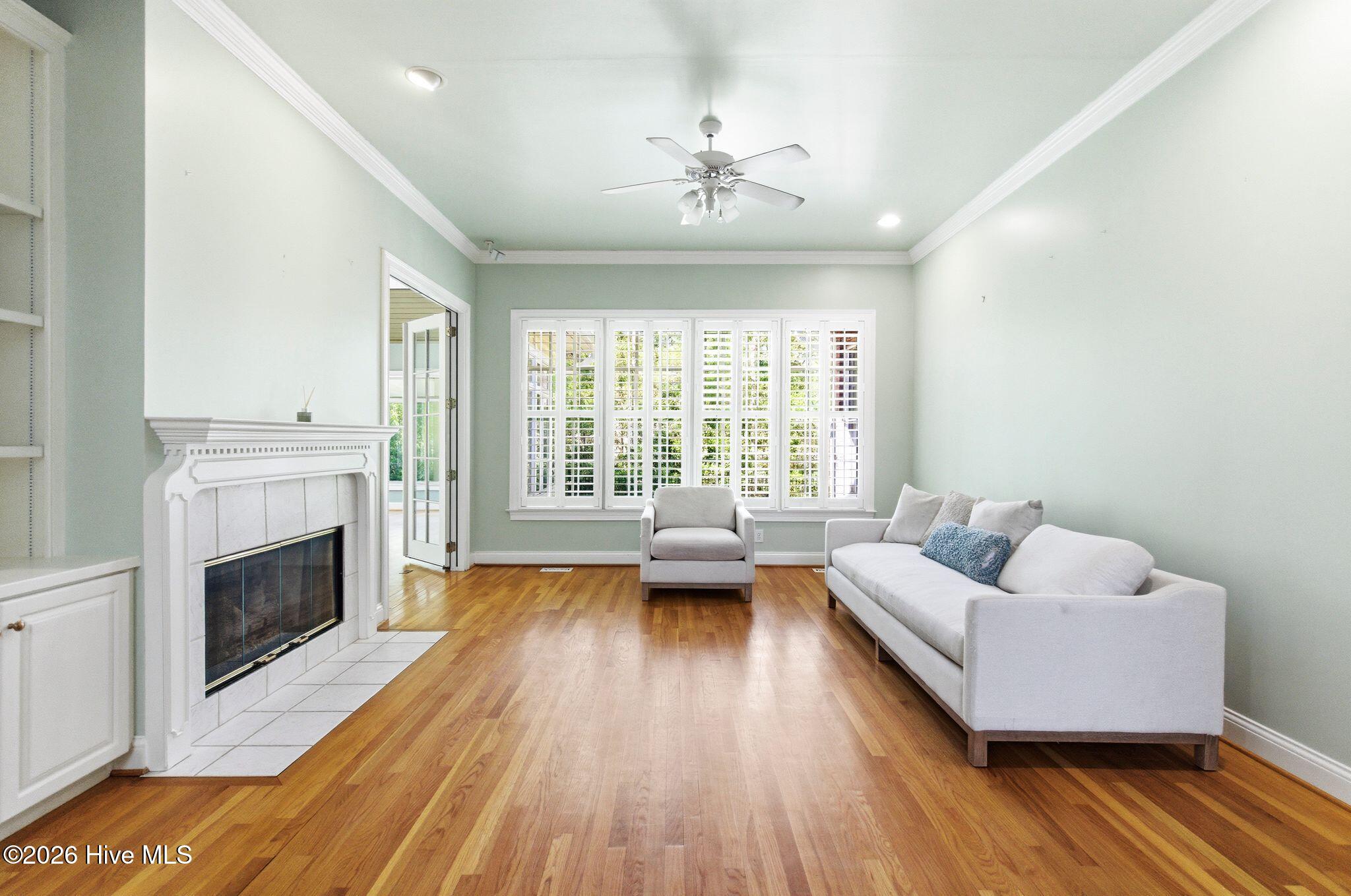 100567139 | Photo 13