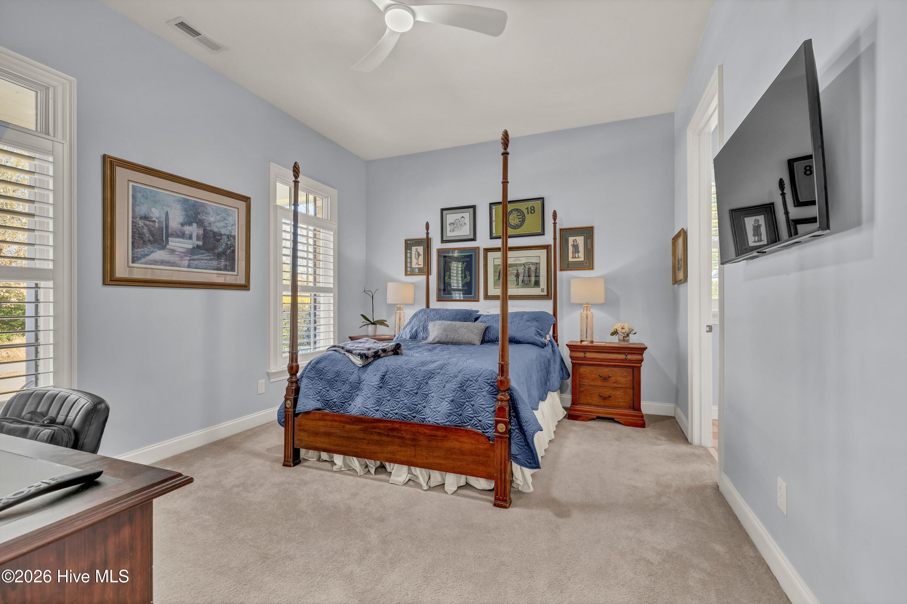 100548957 | Photo 24