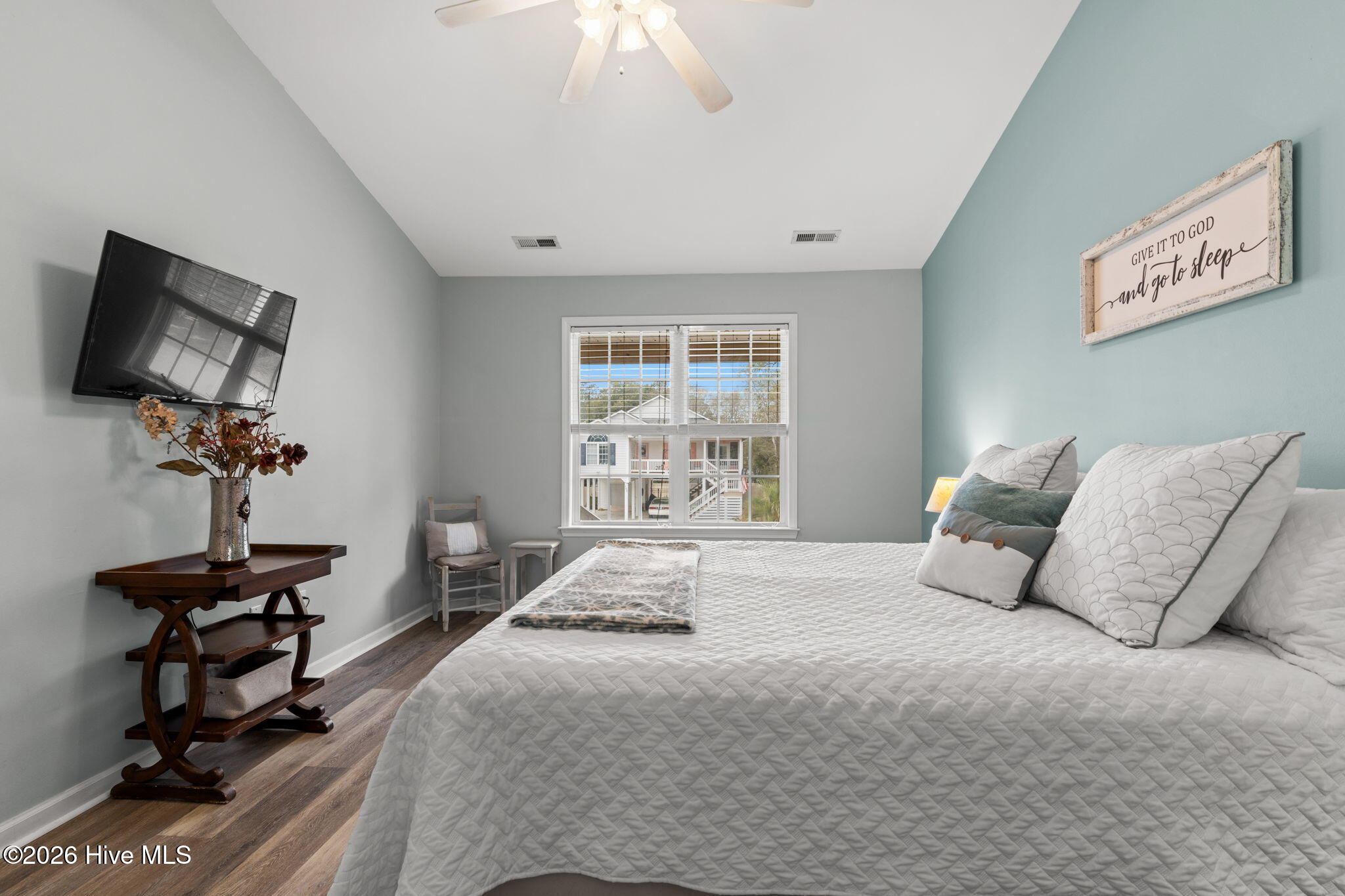 100560273 | Photo 26