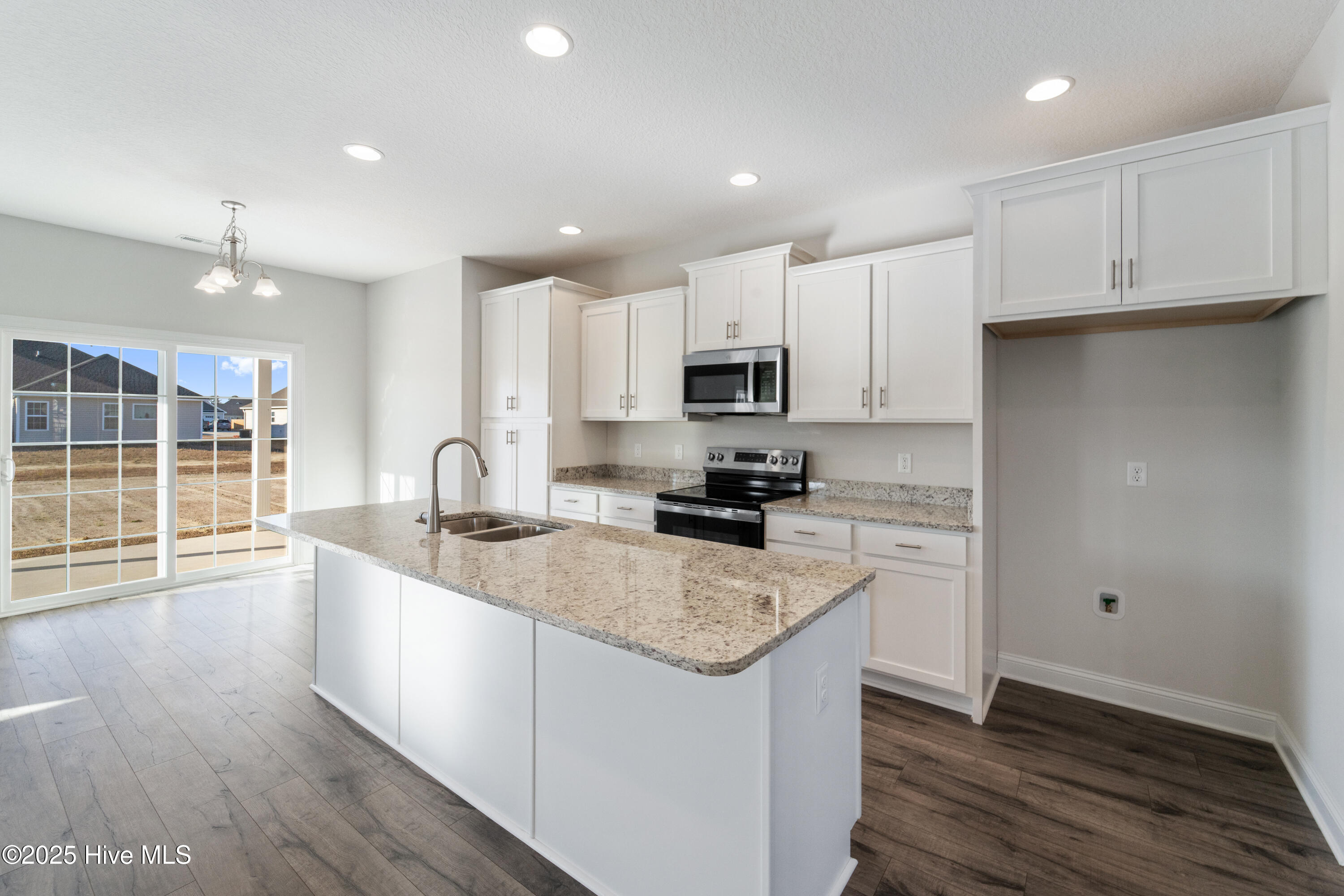 100512578 | Photo 17