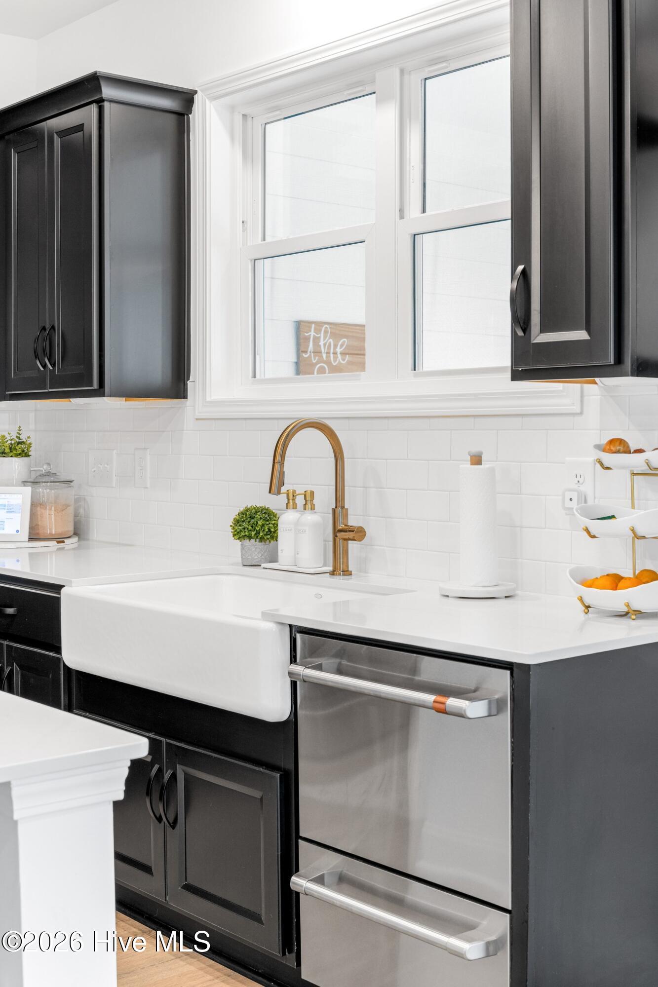 100547333 | Photo 25