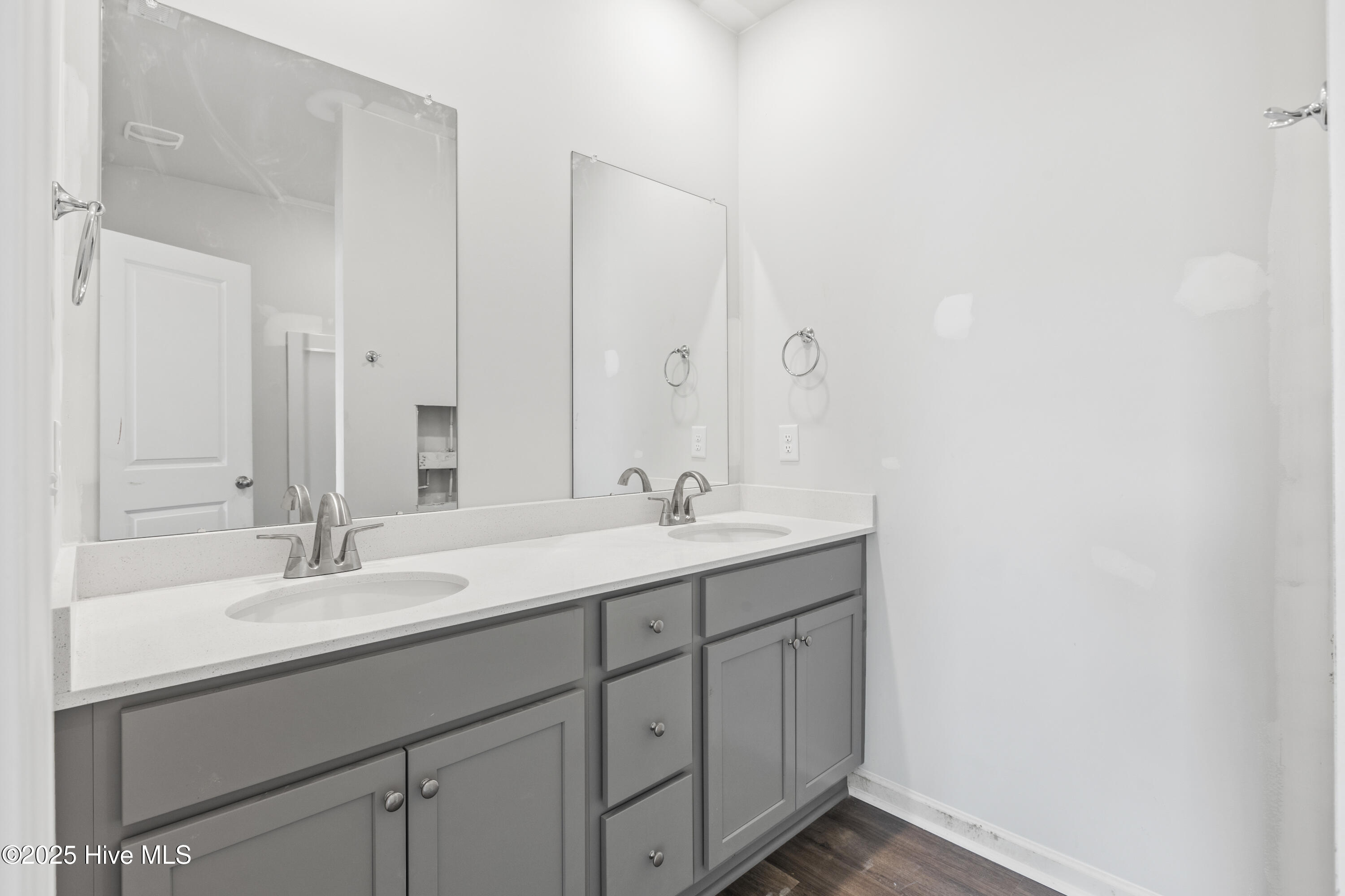 100528319 | Photo 12