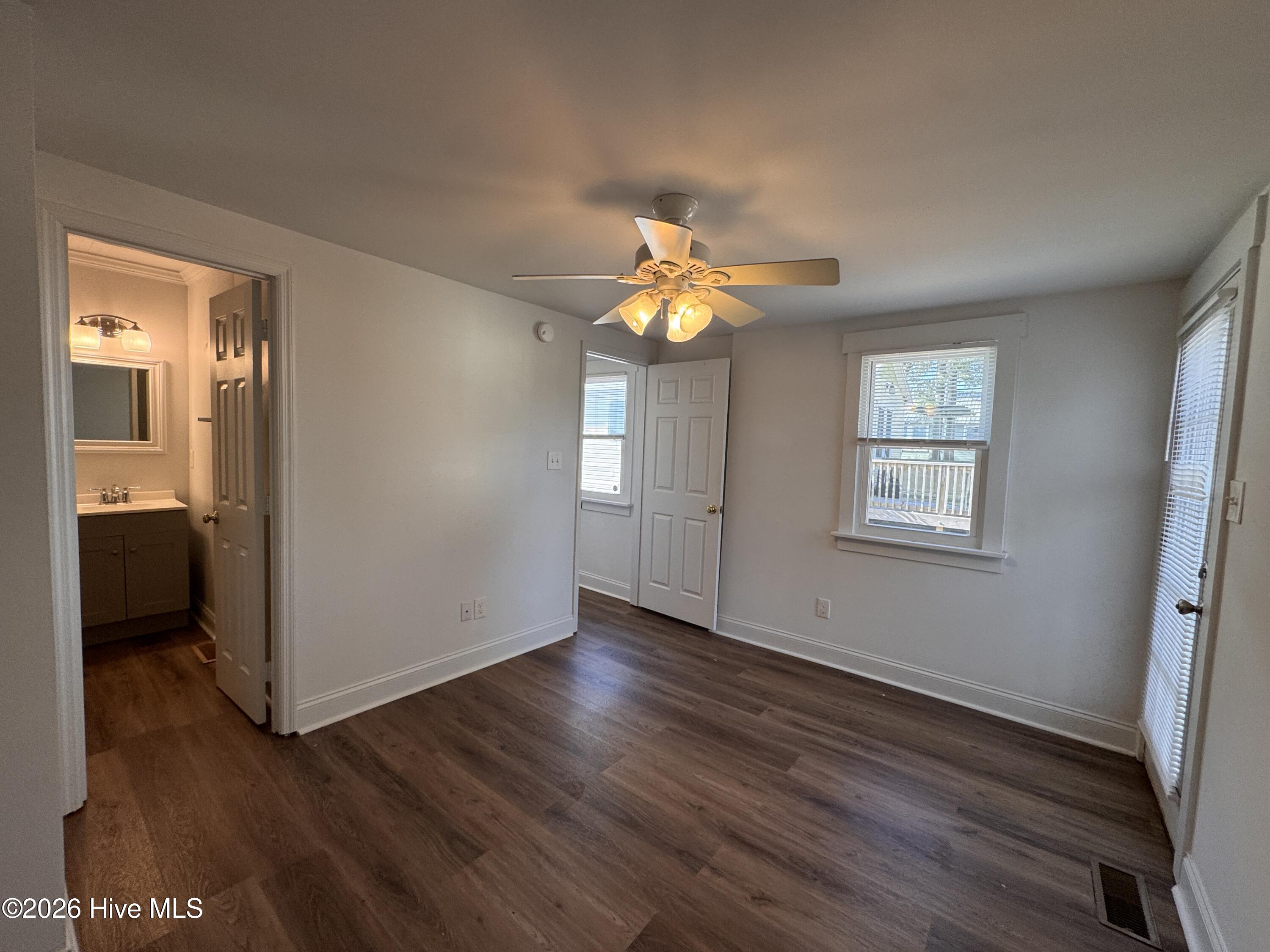 100554832 | Photo 12