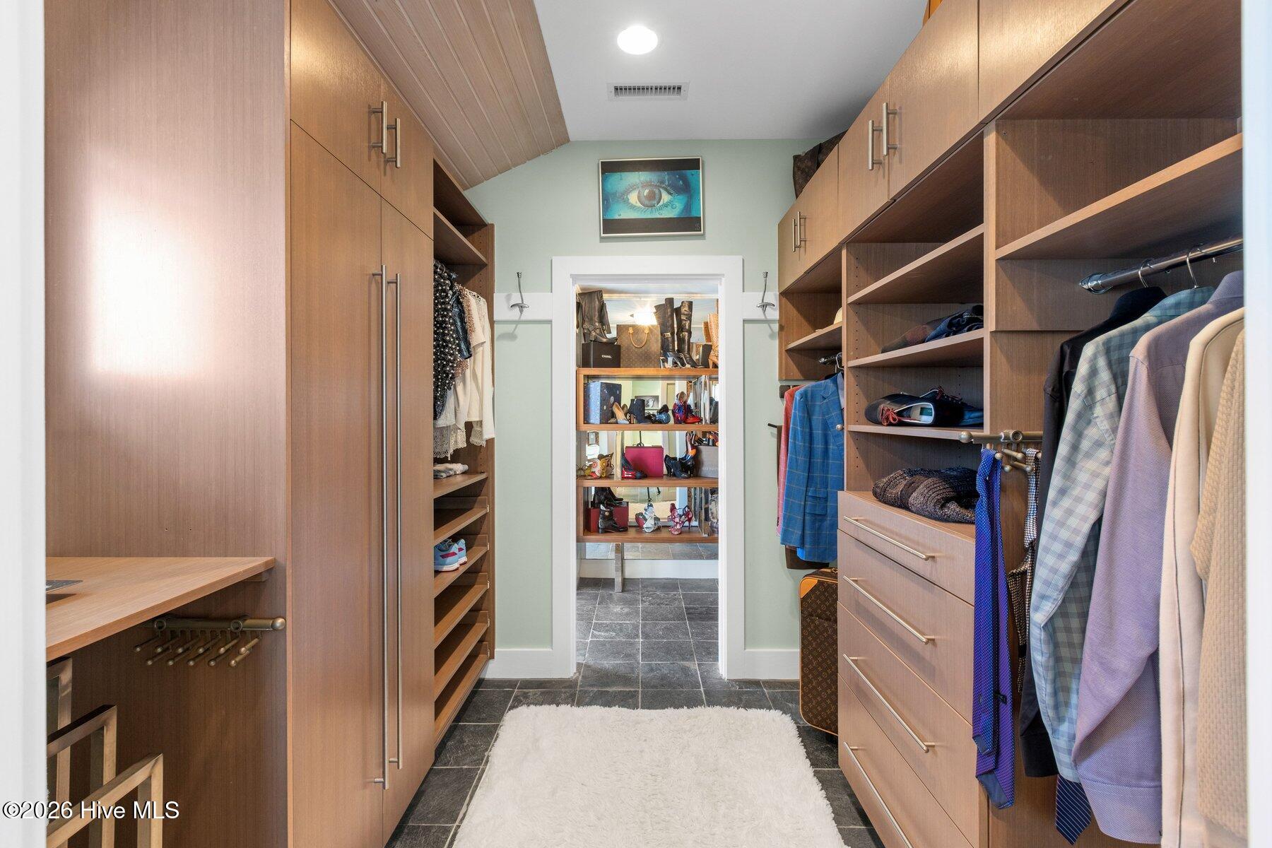 100558974 | Photo 37