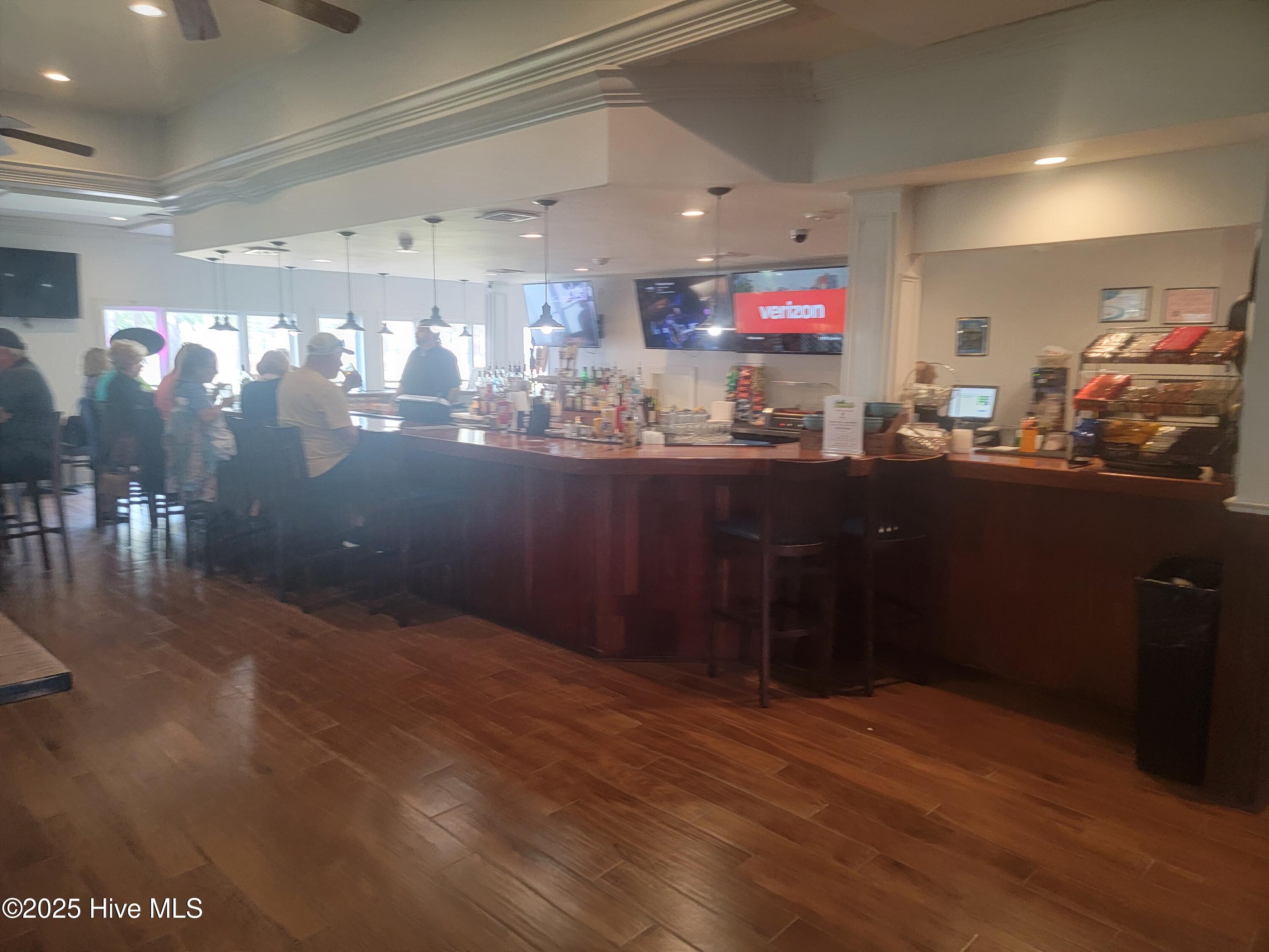 100547229 | Photo 63