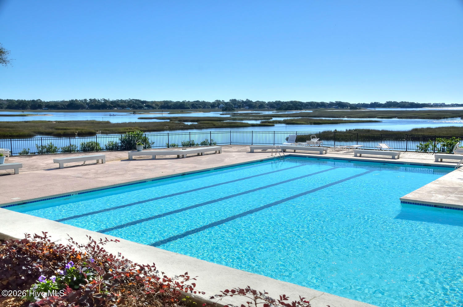 100569170 | Photo 22