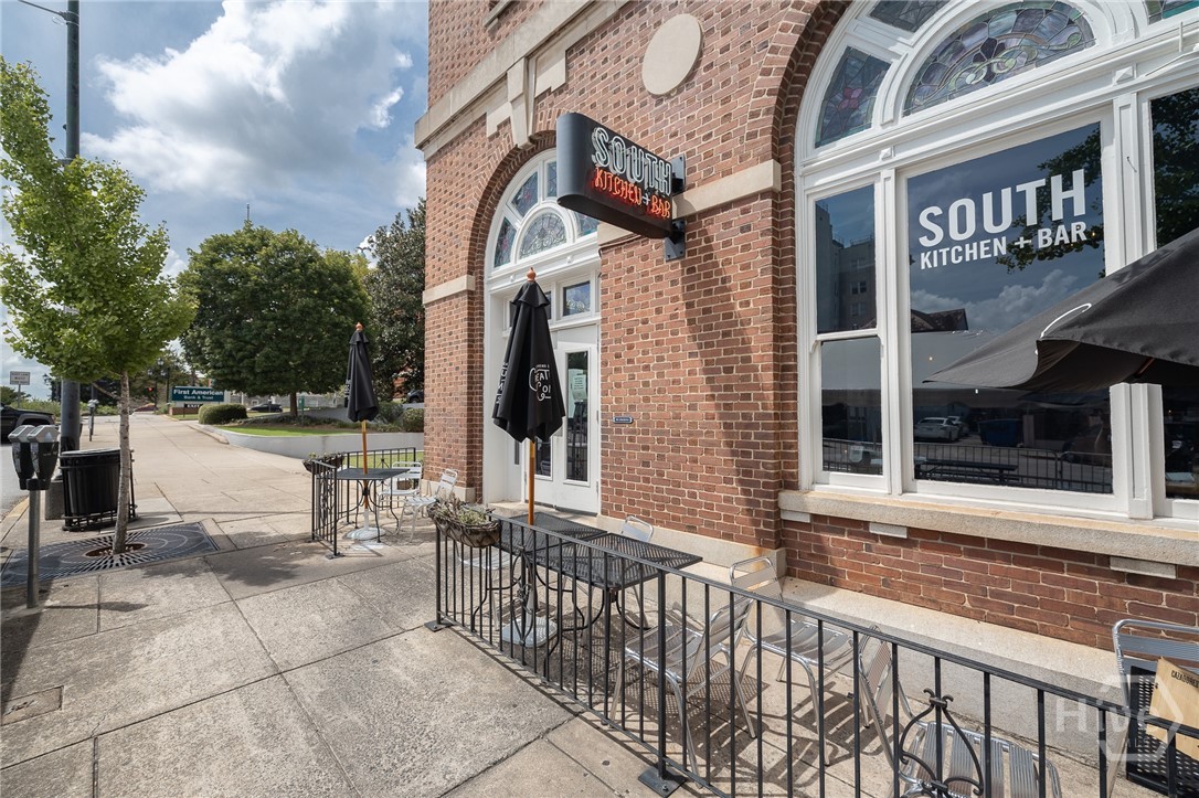 131 Broad Street E 707