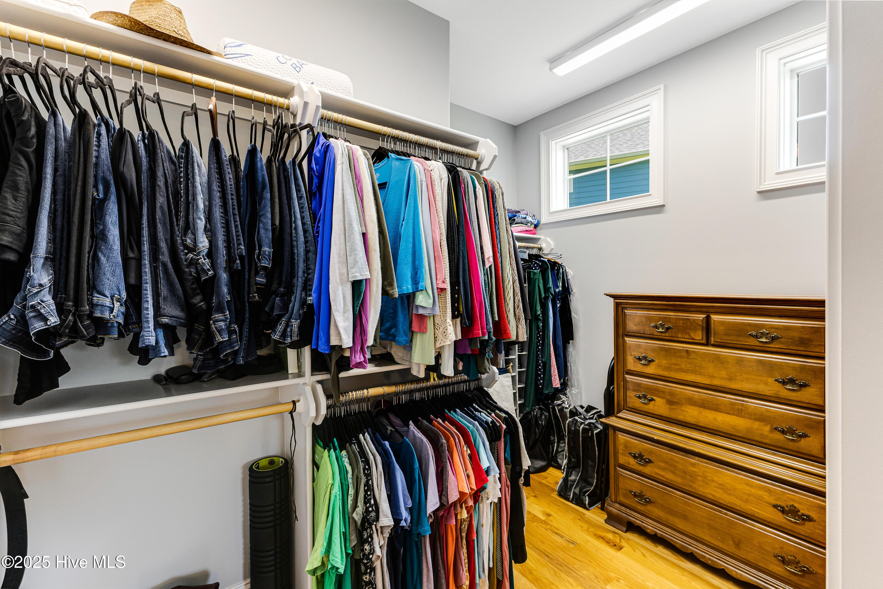 100519190 | Photo 25