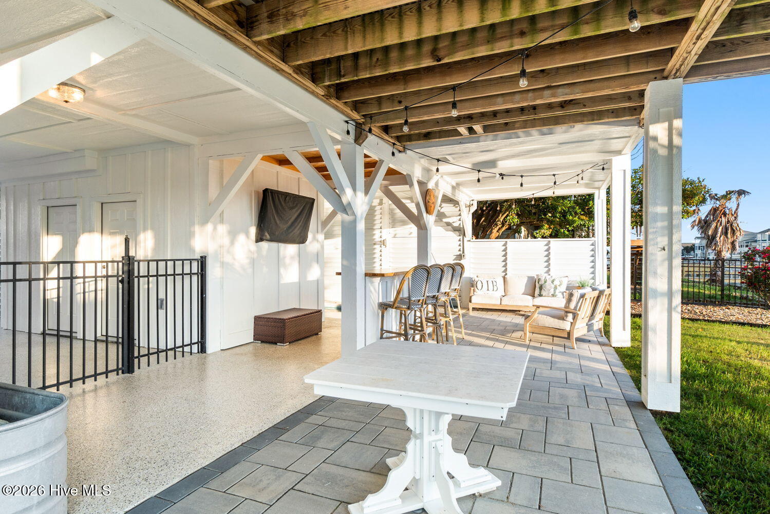 100569670 | Photo 42