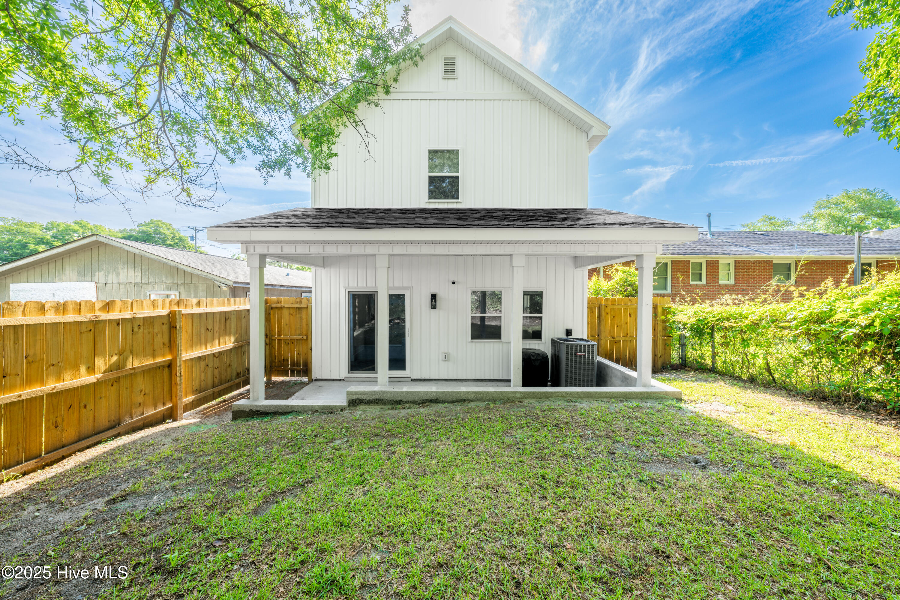 100550898 | Photo 22