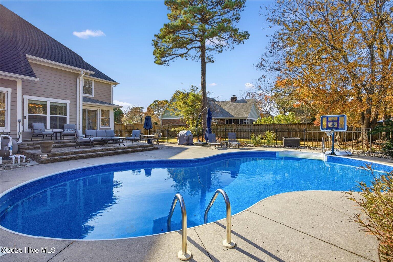 100542607 | Photo 38