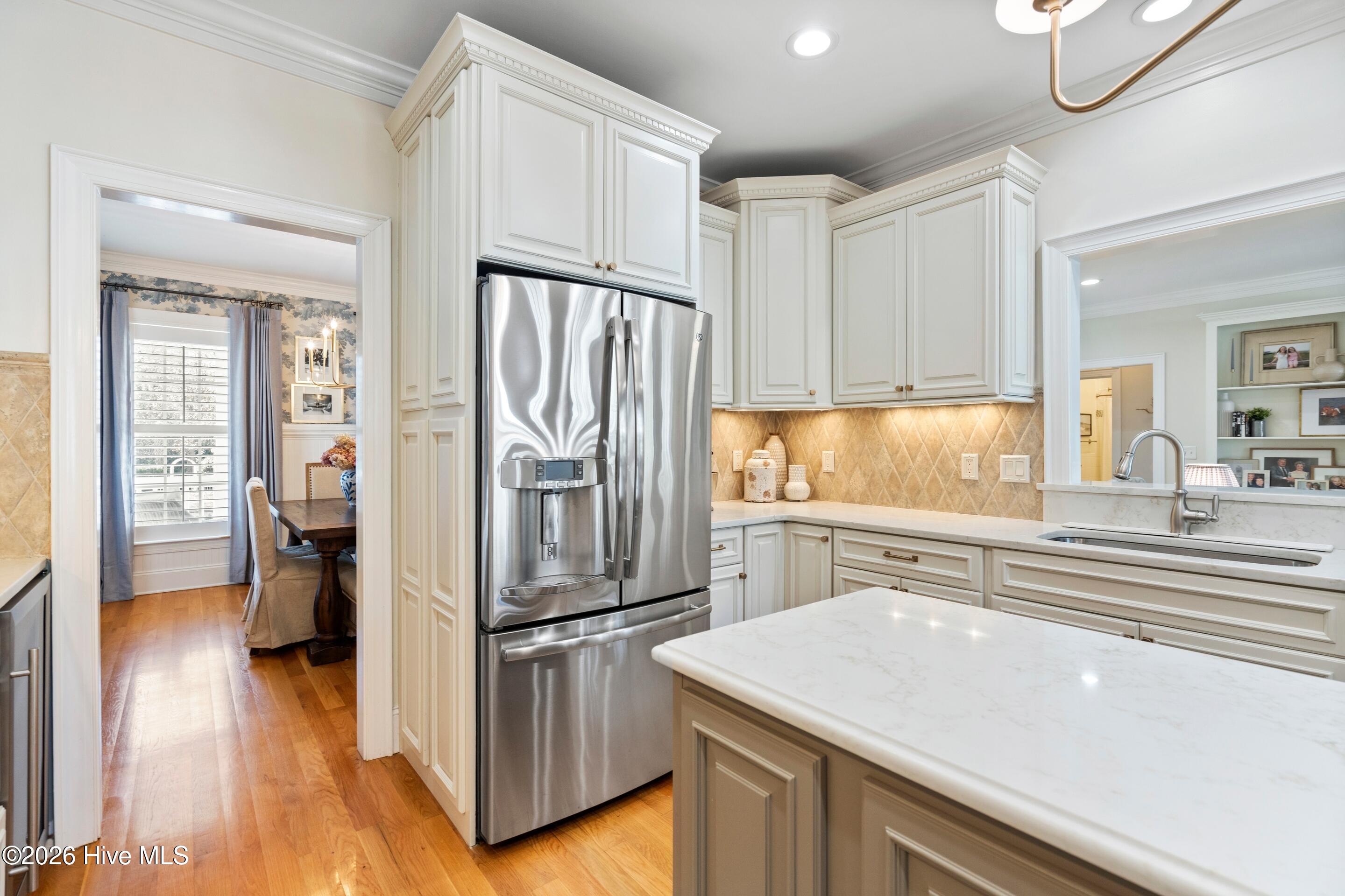 100549669 | Photo 25