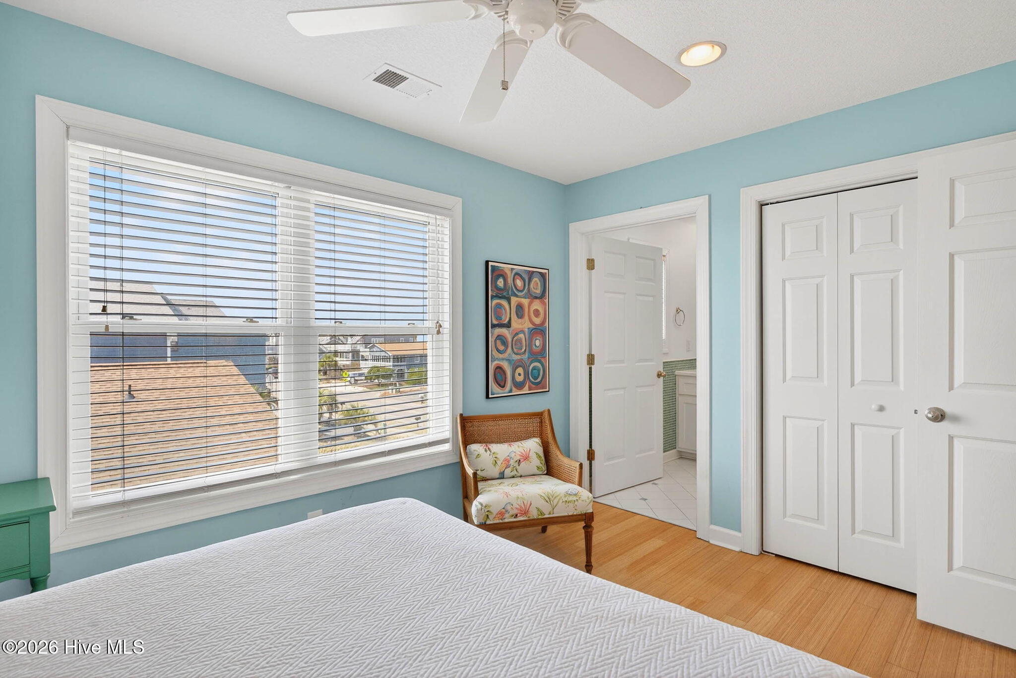 100563244 | Photo 32