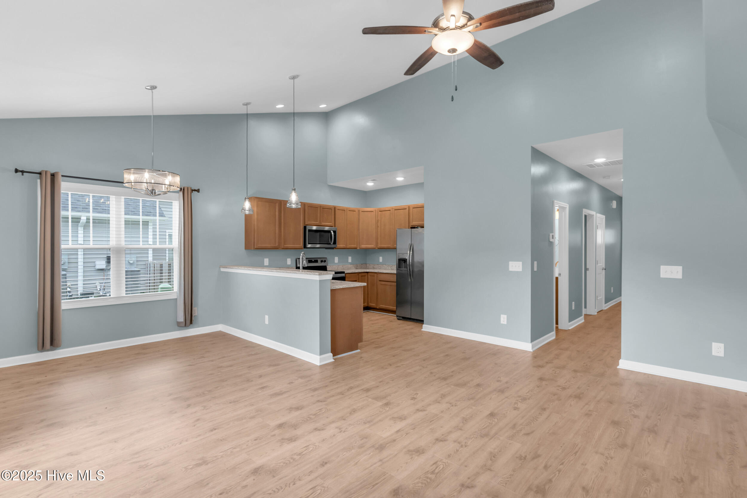 100549260 | Photo 10