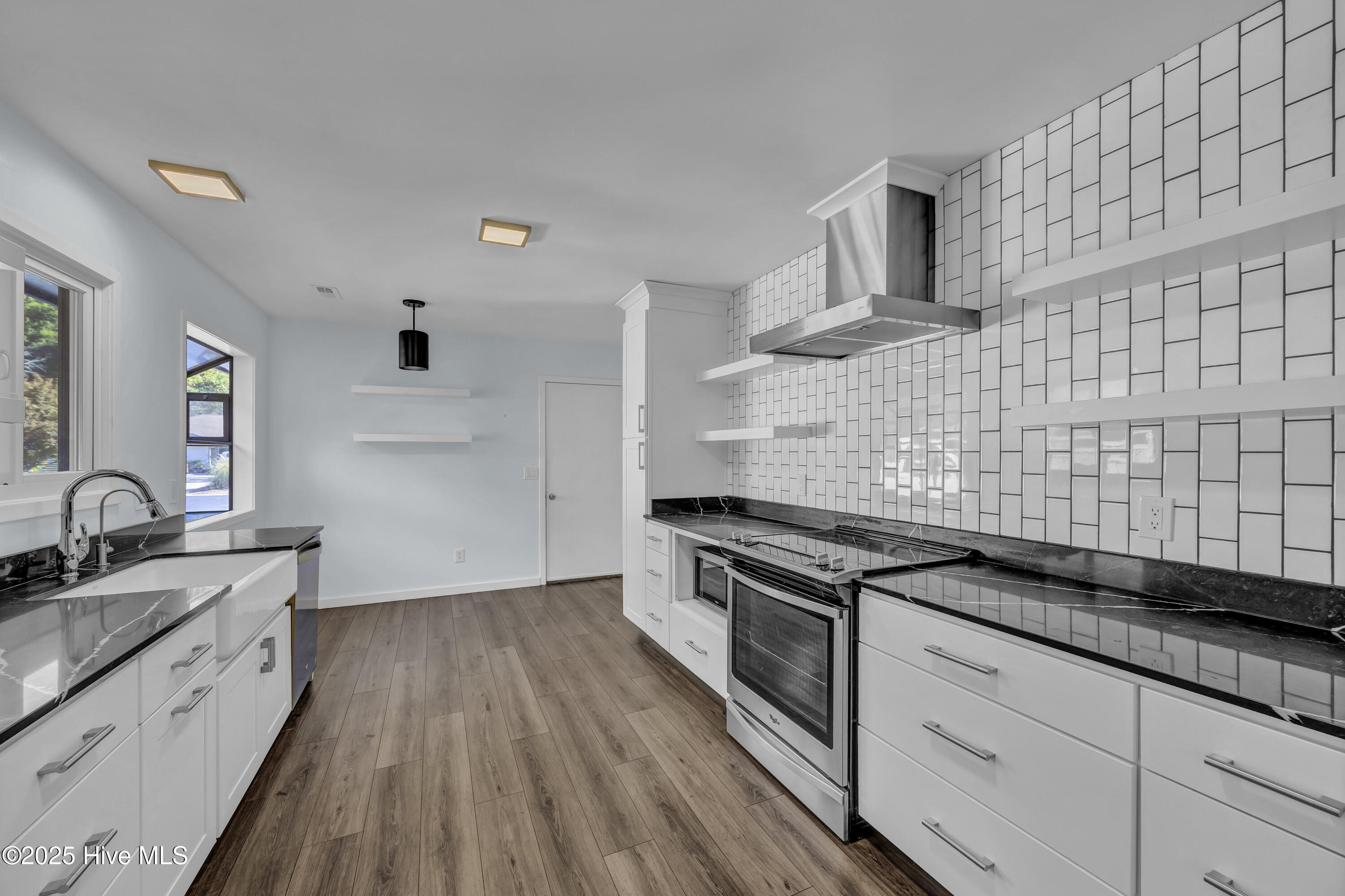 100540470 | Photo 10