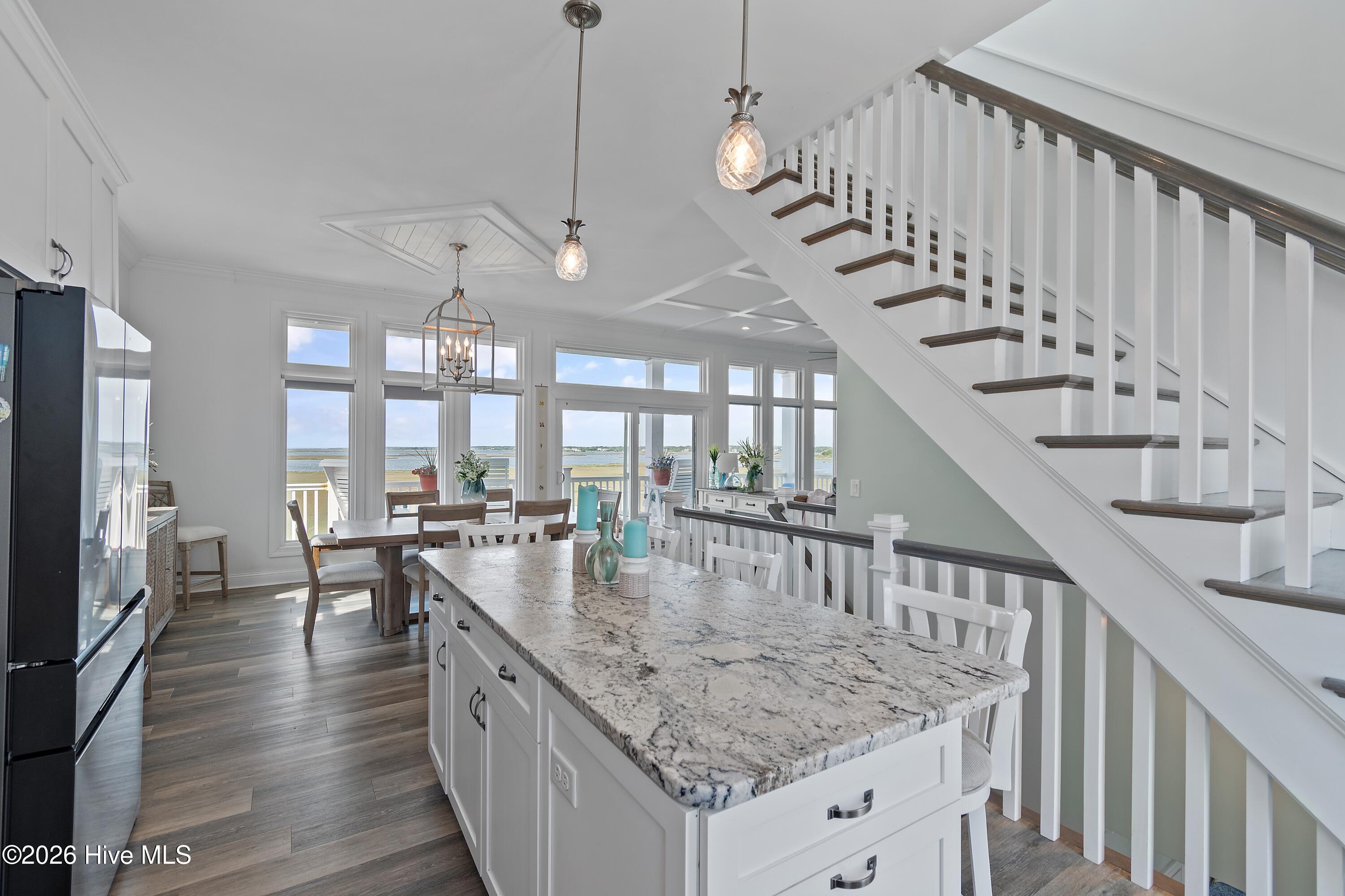 100569393 | Photo 22