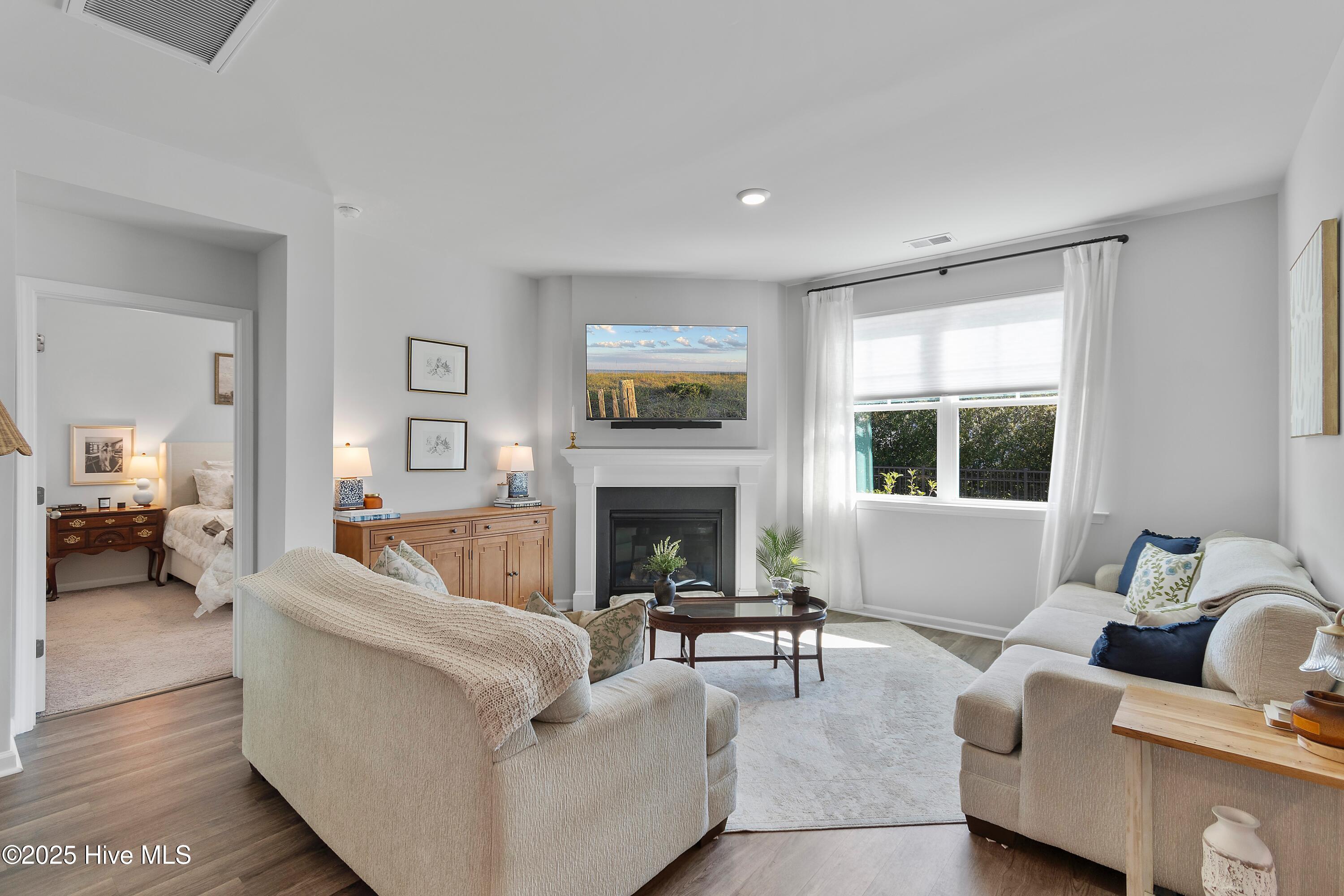 100538453 | Photo 13