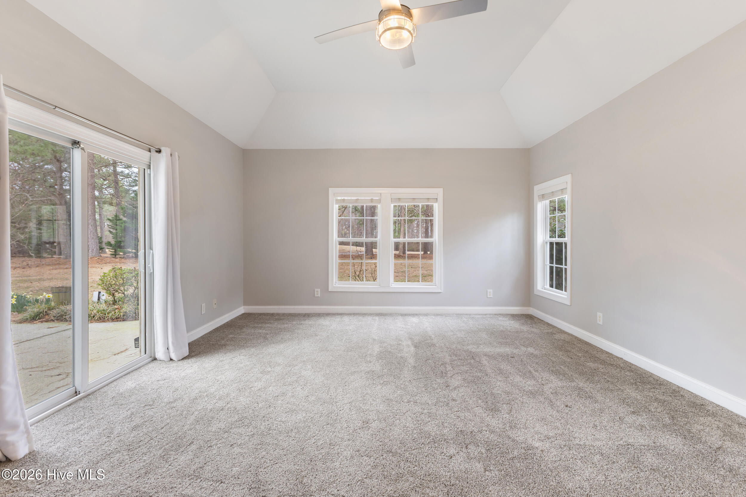 100557722 | Photo 23