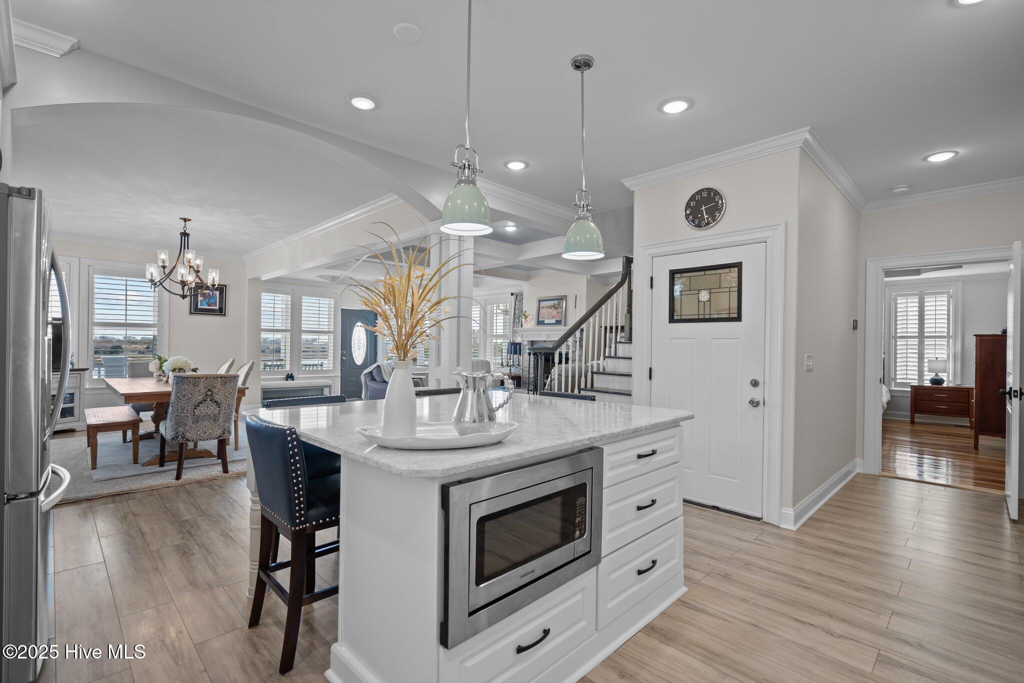 100532890 | Photo 25