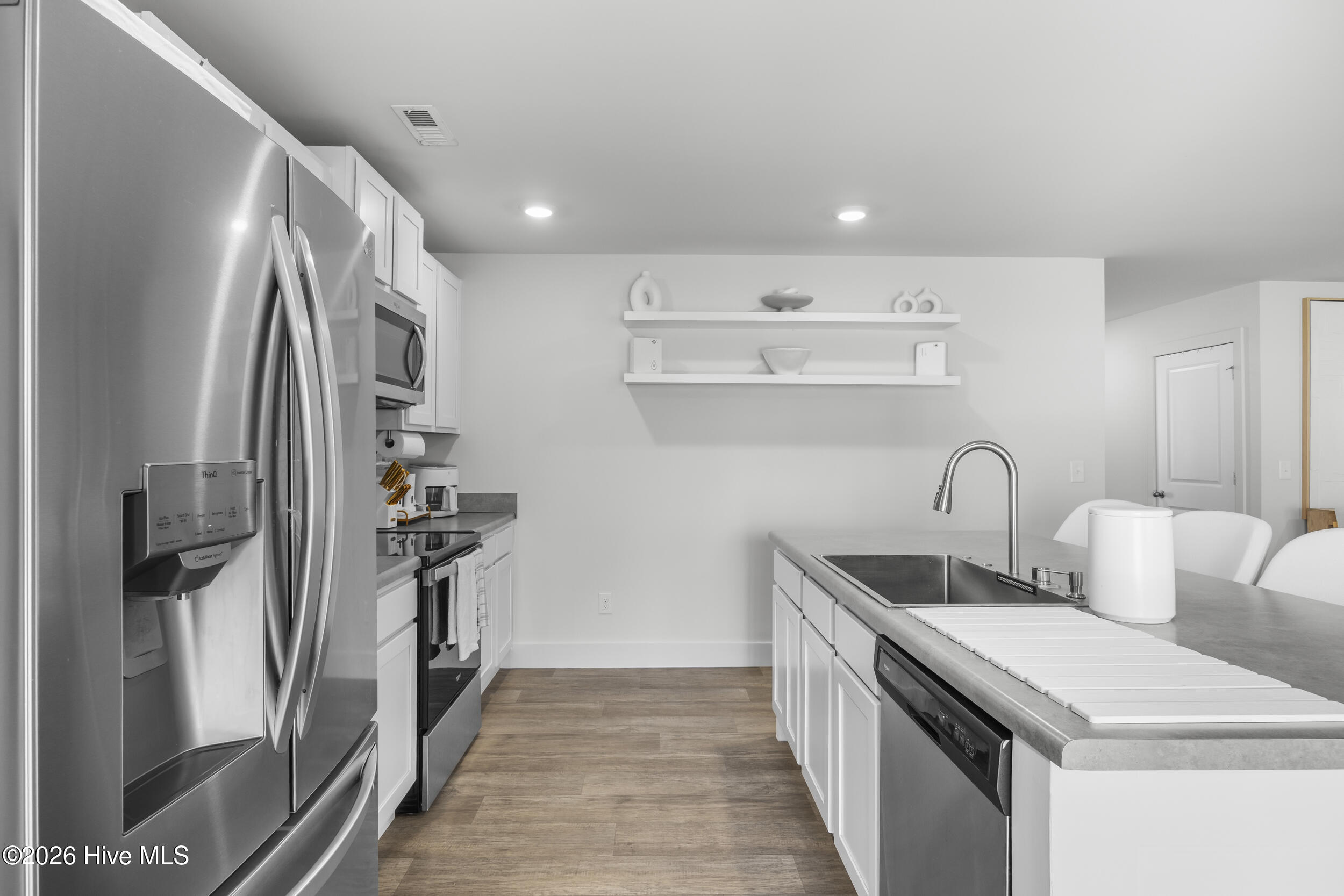 100562687 | Photo 25