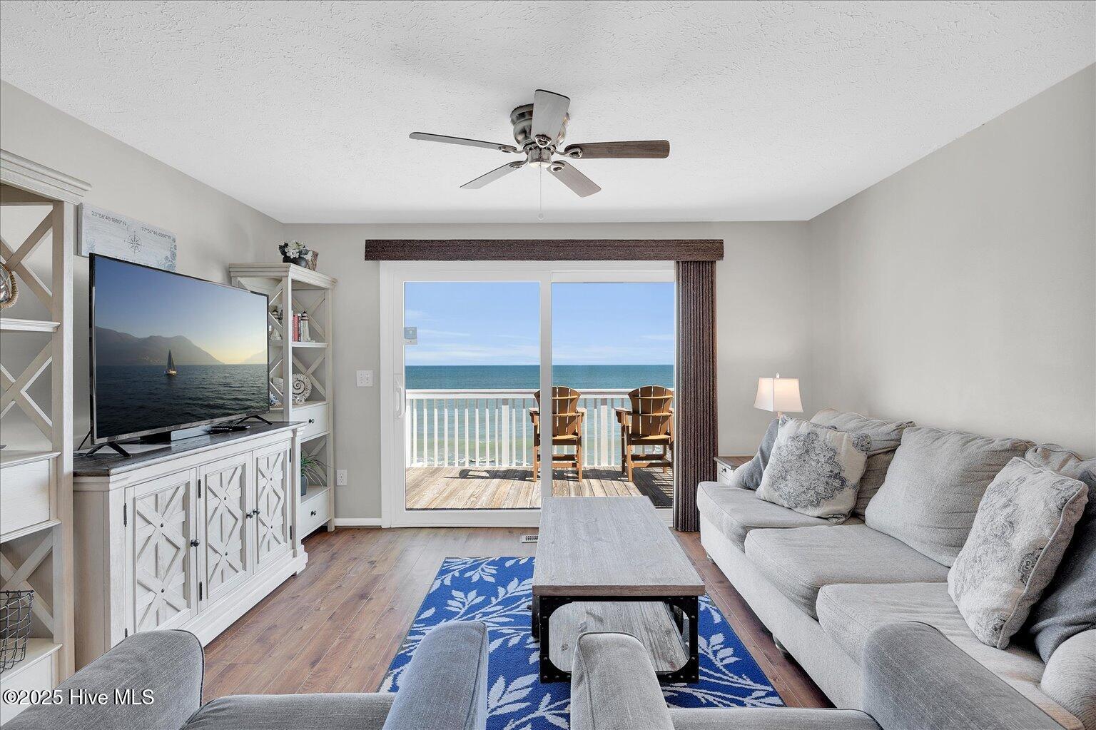 100554957 | Photo 16