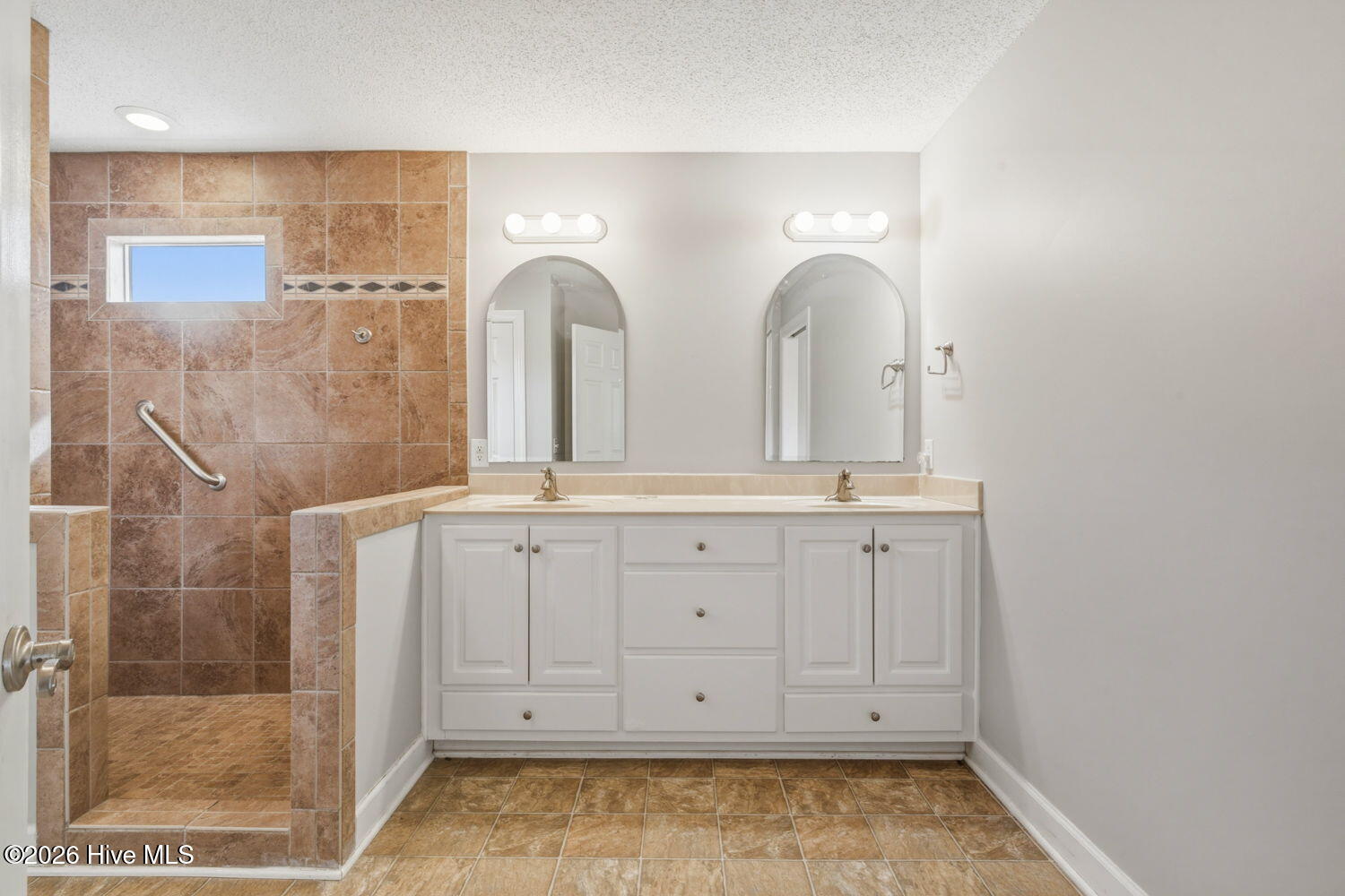 100559475 | Photo 17