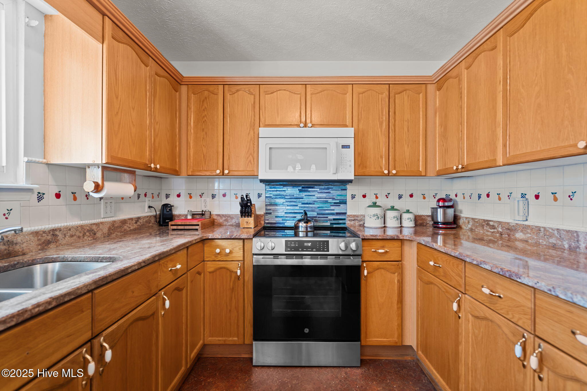 118 NE 31st Street, Oak Island, NC 28465 – photo 15: 22-web-or-mls-DSC02686