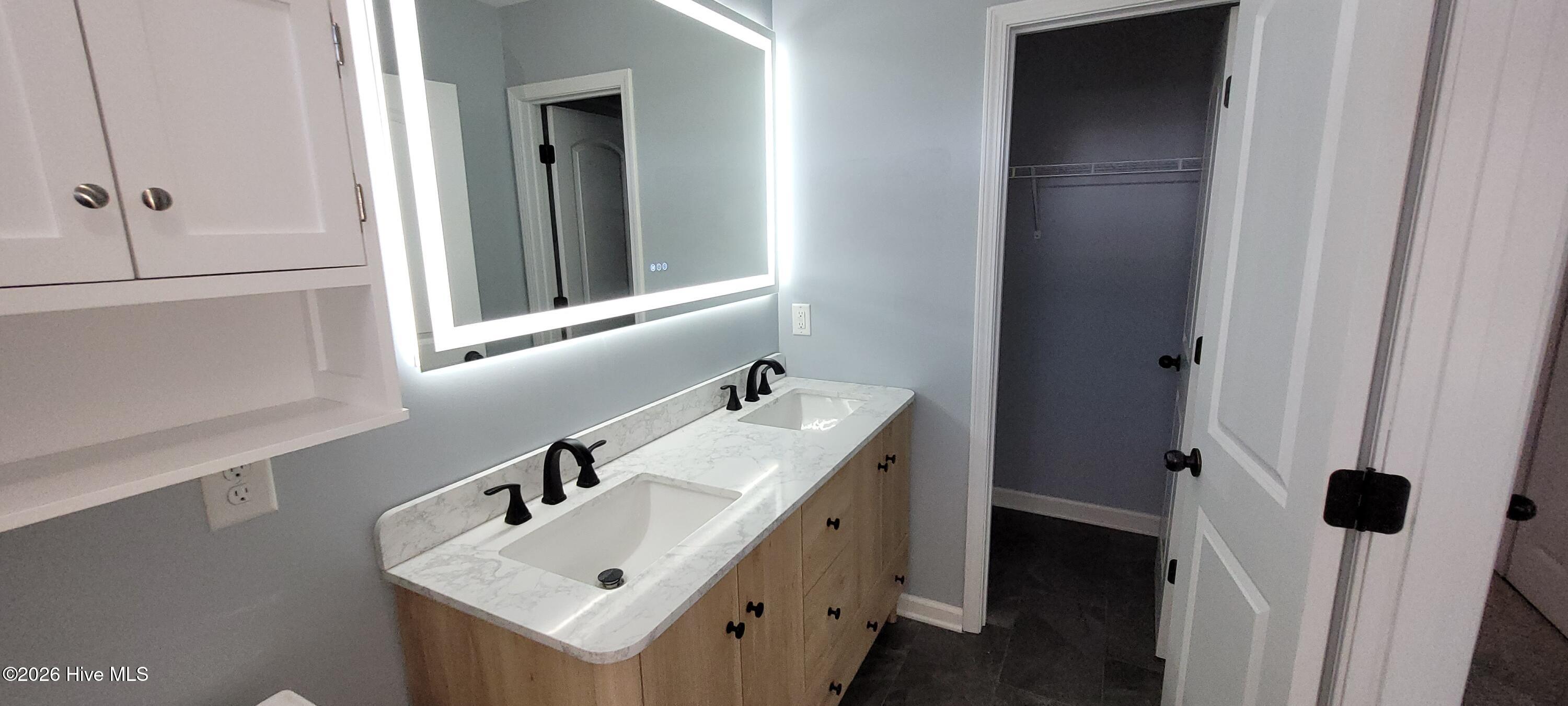 100550457 | Photo 35